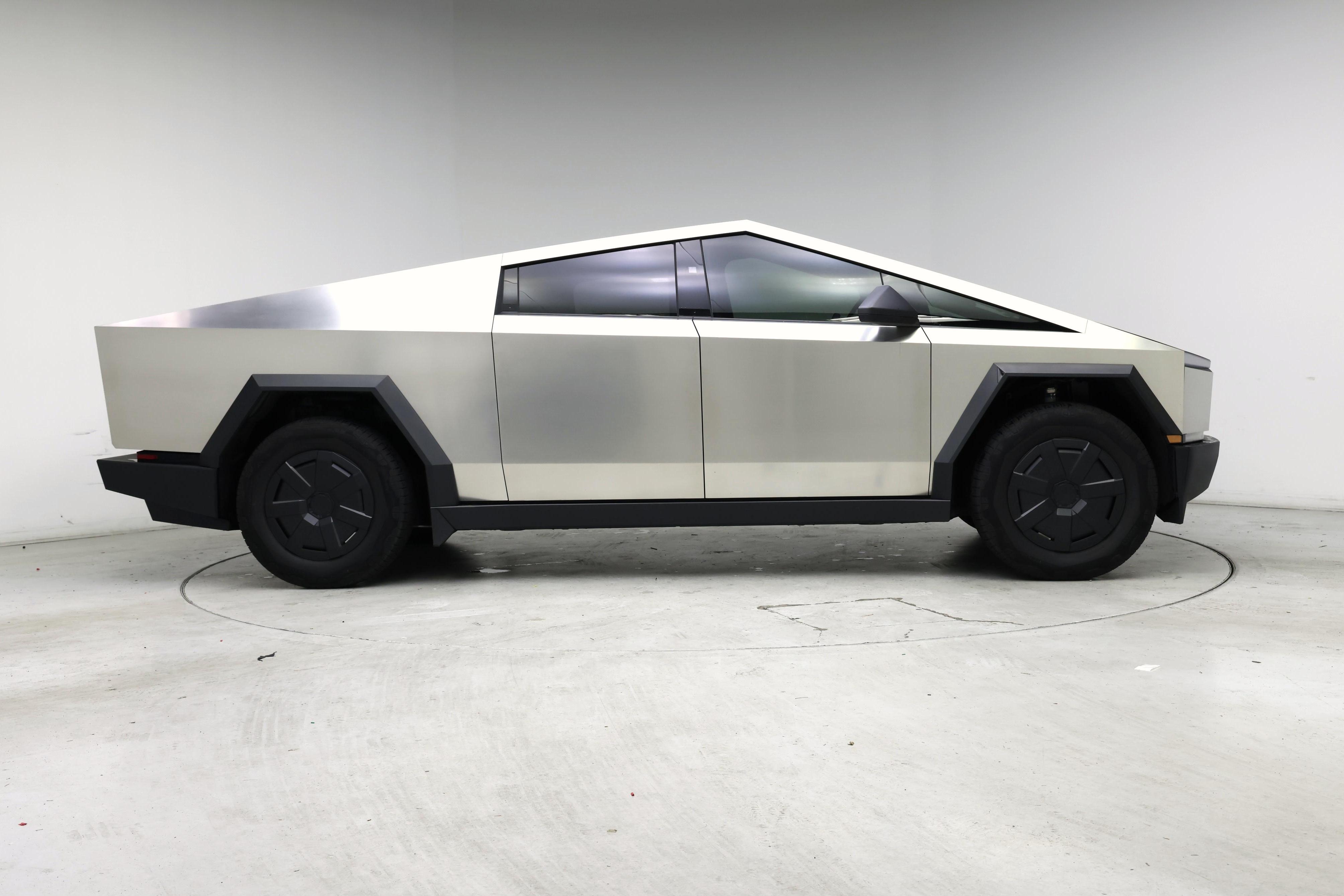 Thumbnail: 2024 Tesla Cybertruck - 7