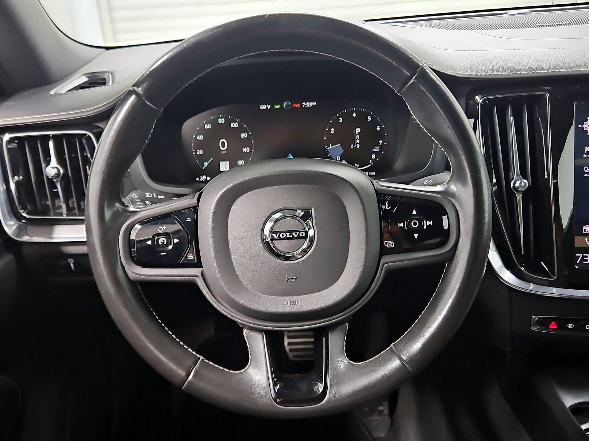 Thumbnail: 2021 Volvo S60 - 10