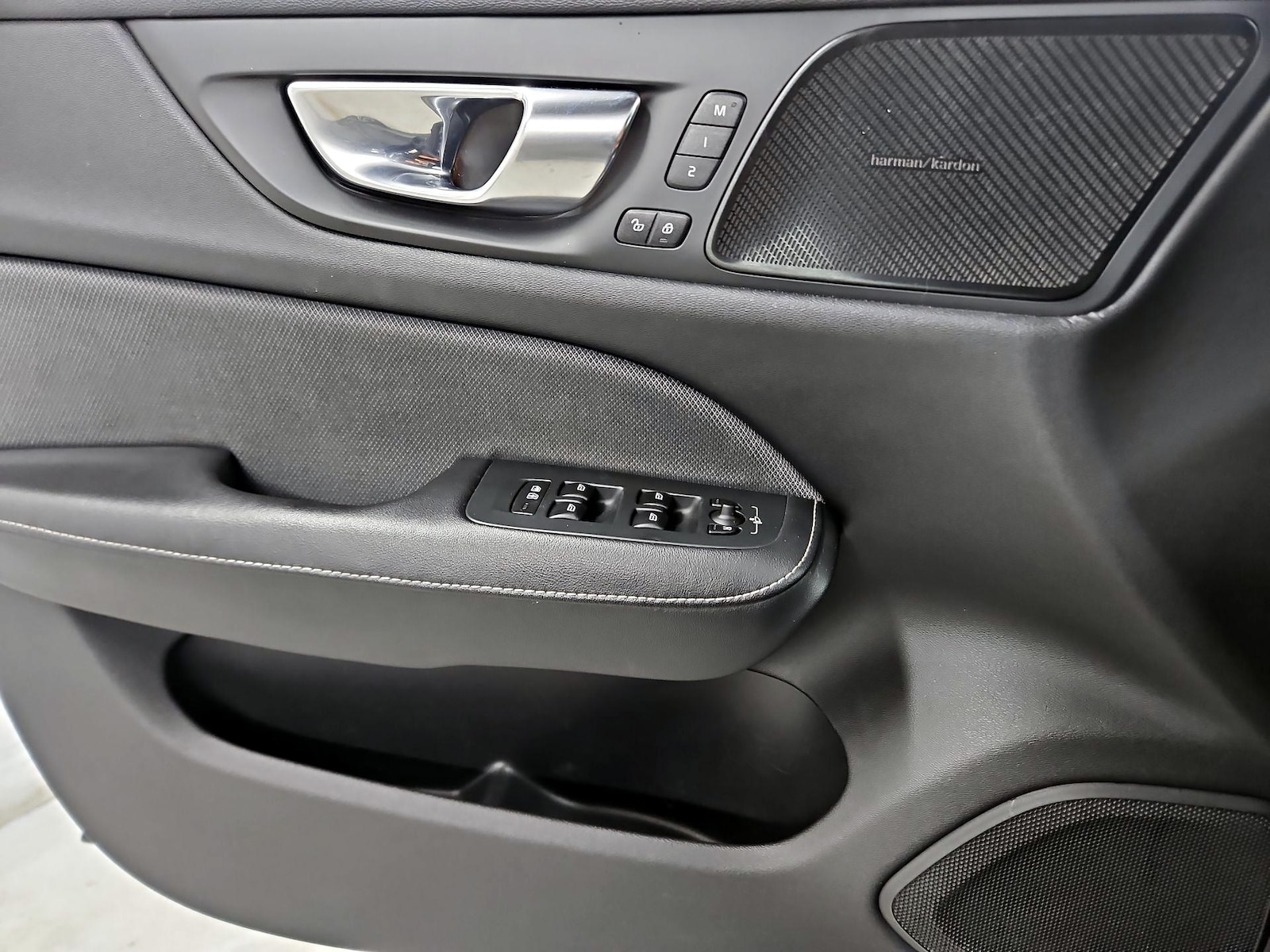 2021 Volvo S60 R-Design - Photo 13