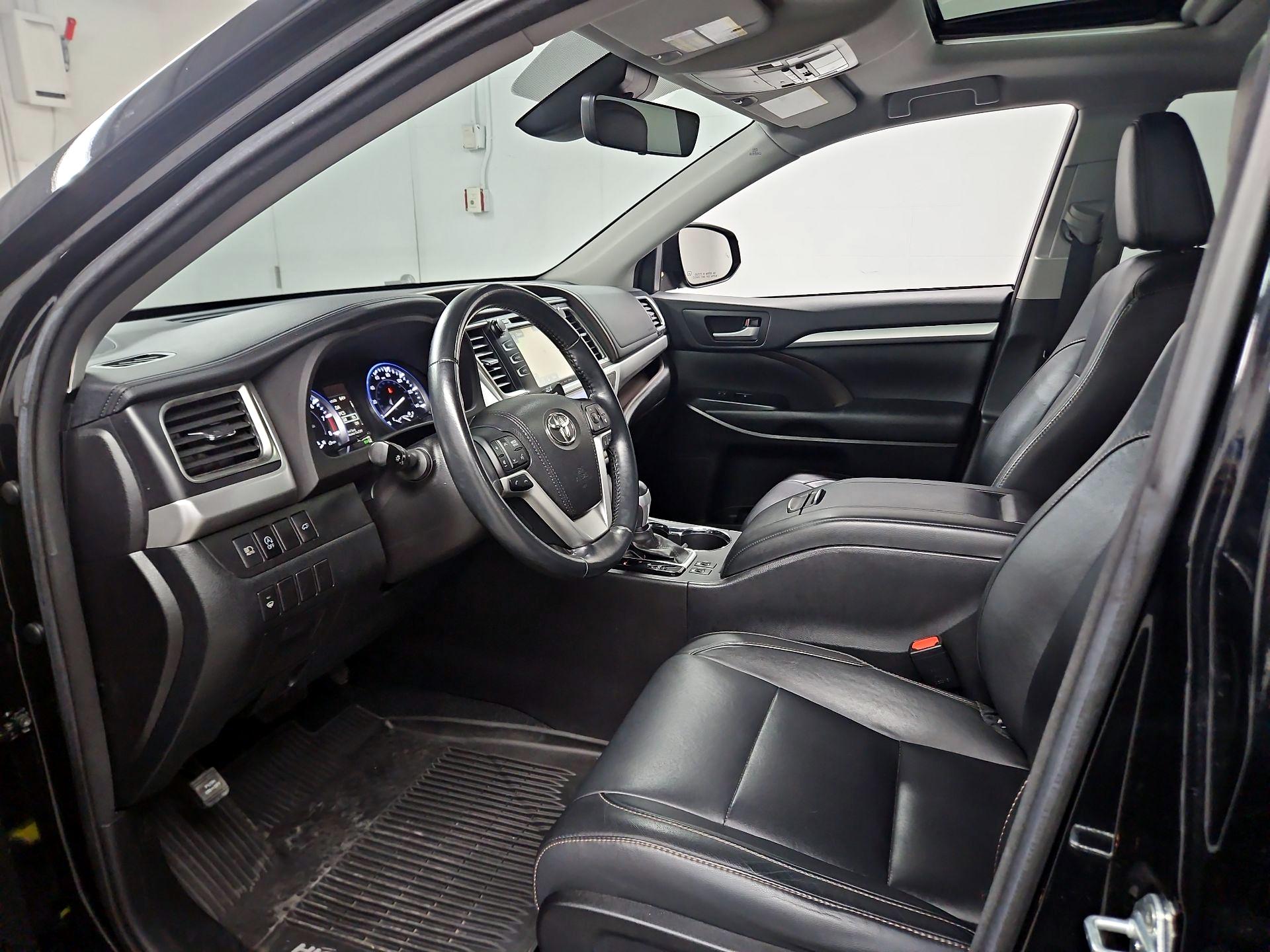 Thumbnail: 2017 Toyota Highlander - 11