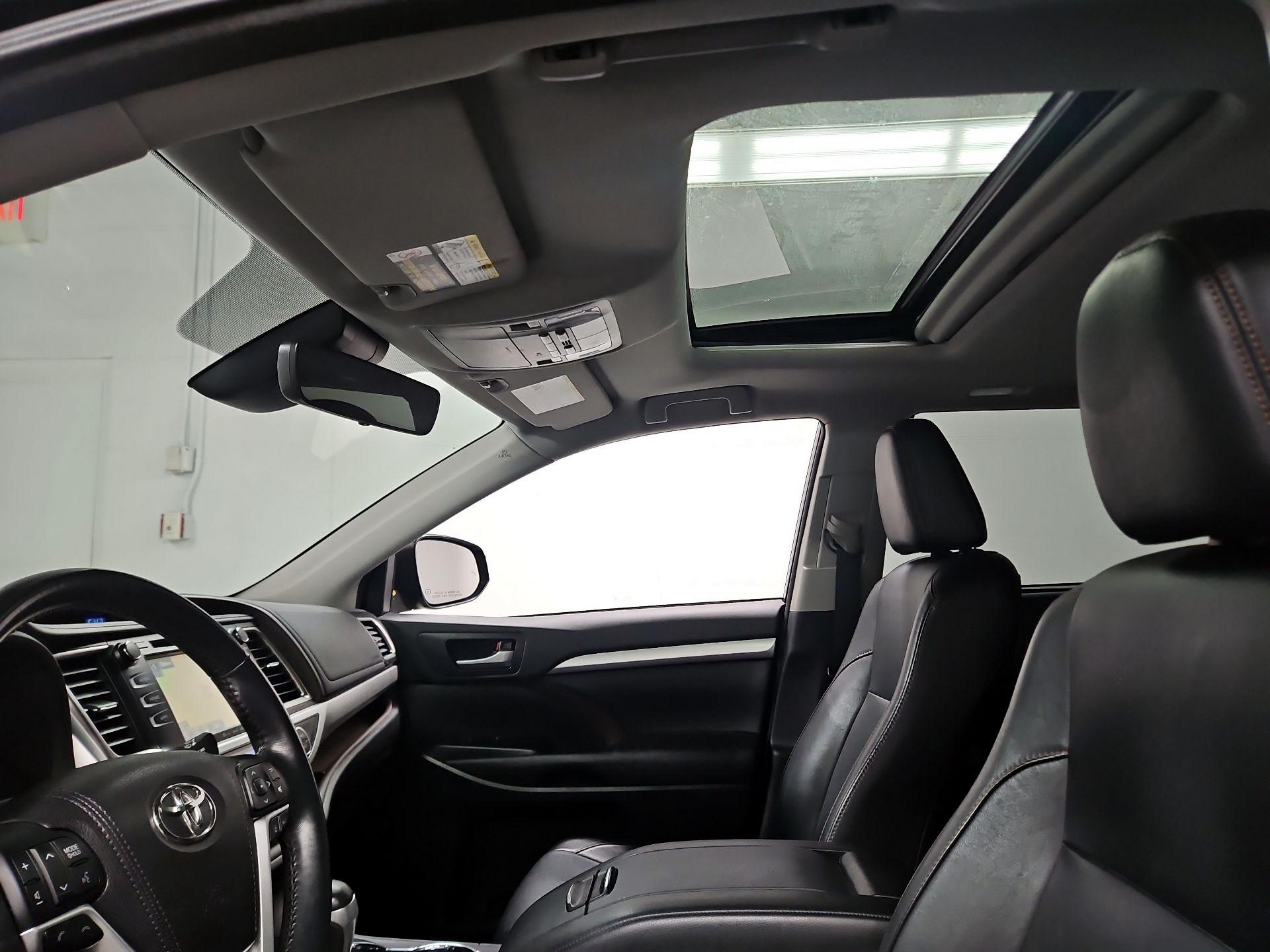 Thumbnail: 2017 Toyota Highlander - 20