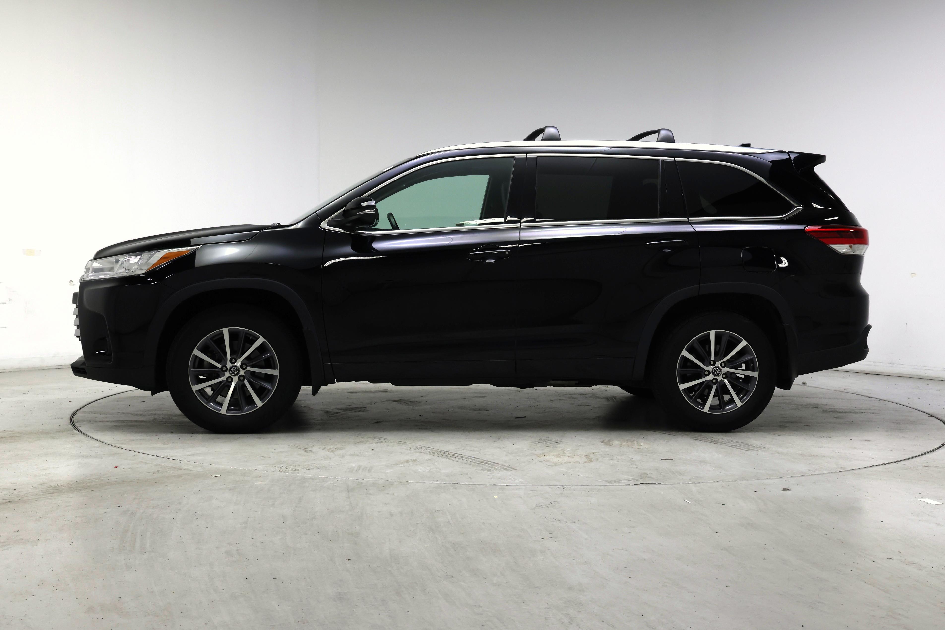 Thumbnail: 2017 Toyota Highlander - 3