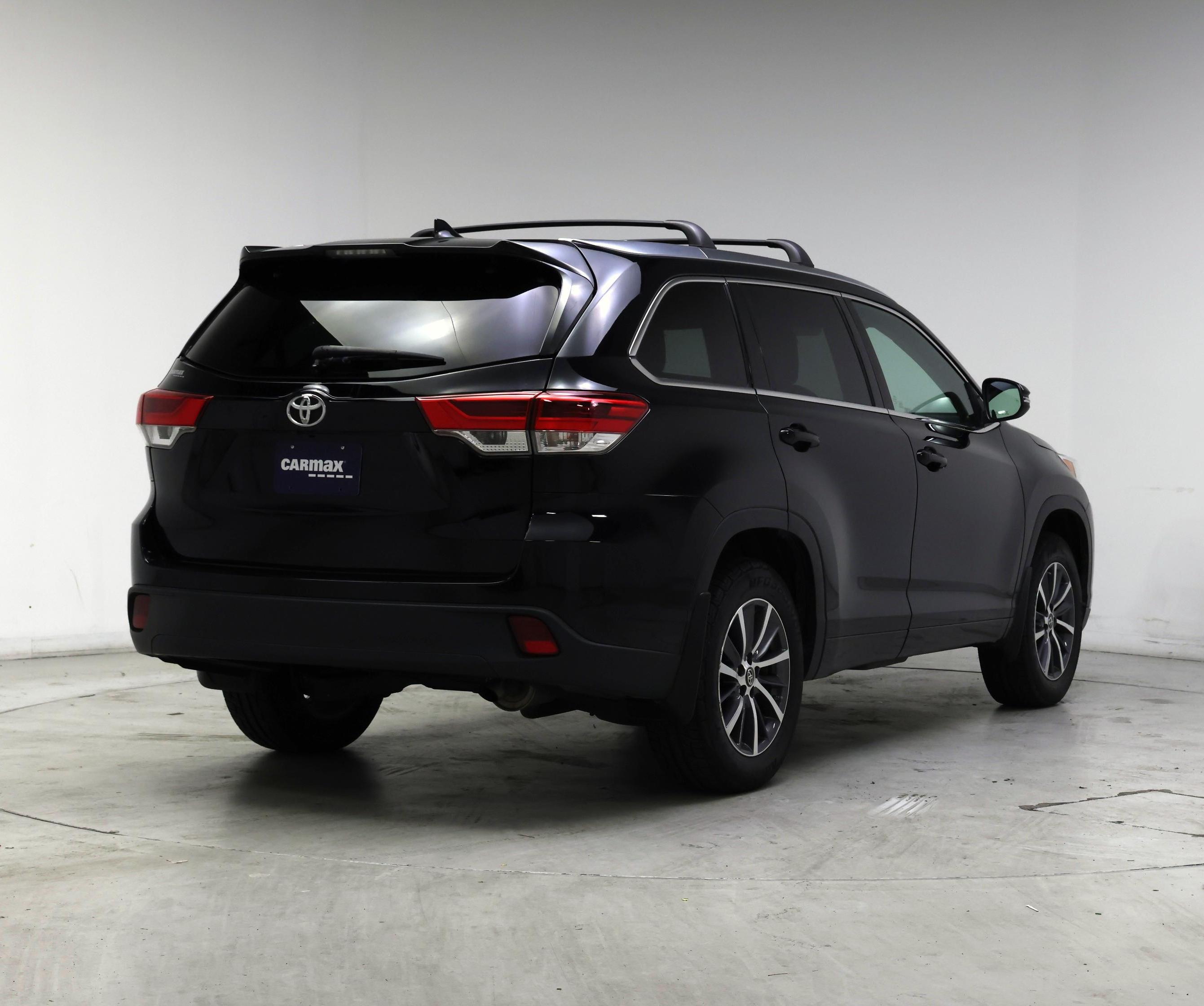 Thumbnail: 2017 Toyota Highlander - 8