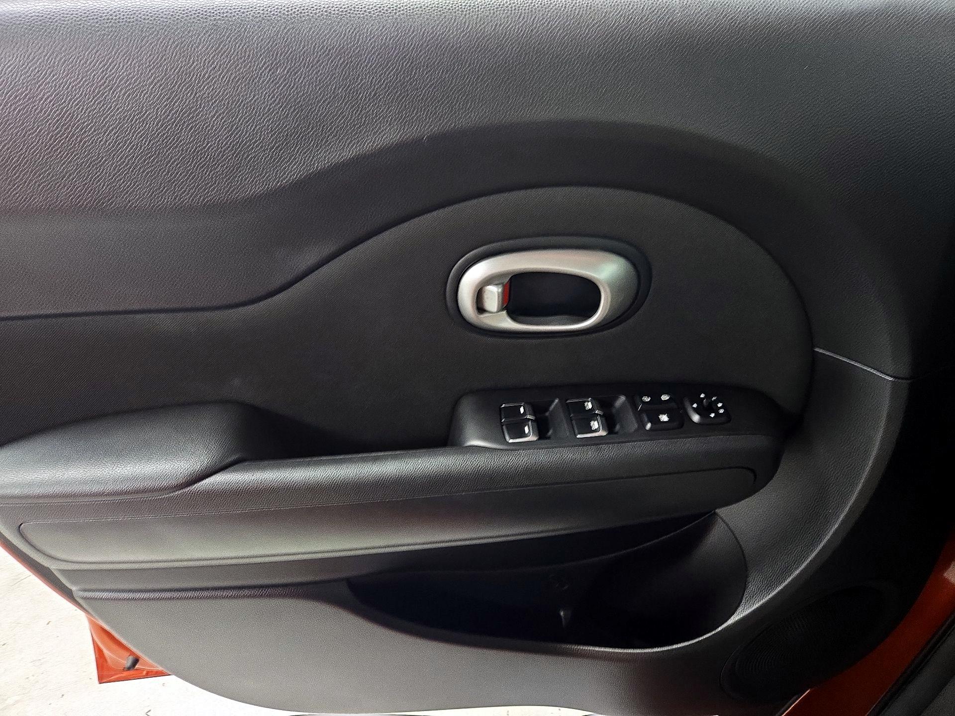 Thumbnail: 2018 Kia Soul - 12