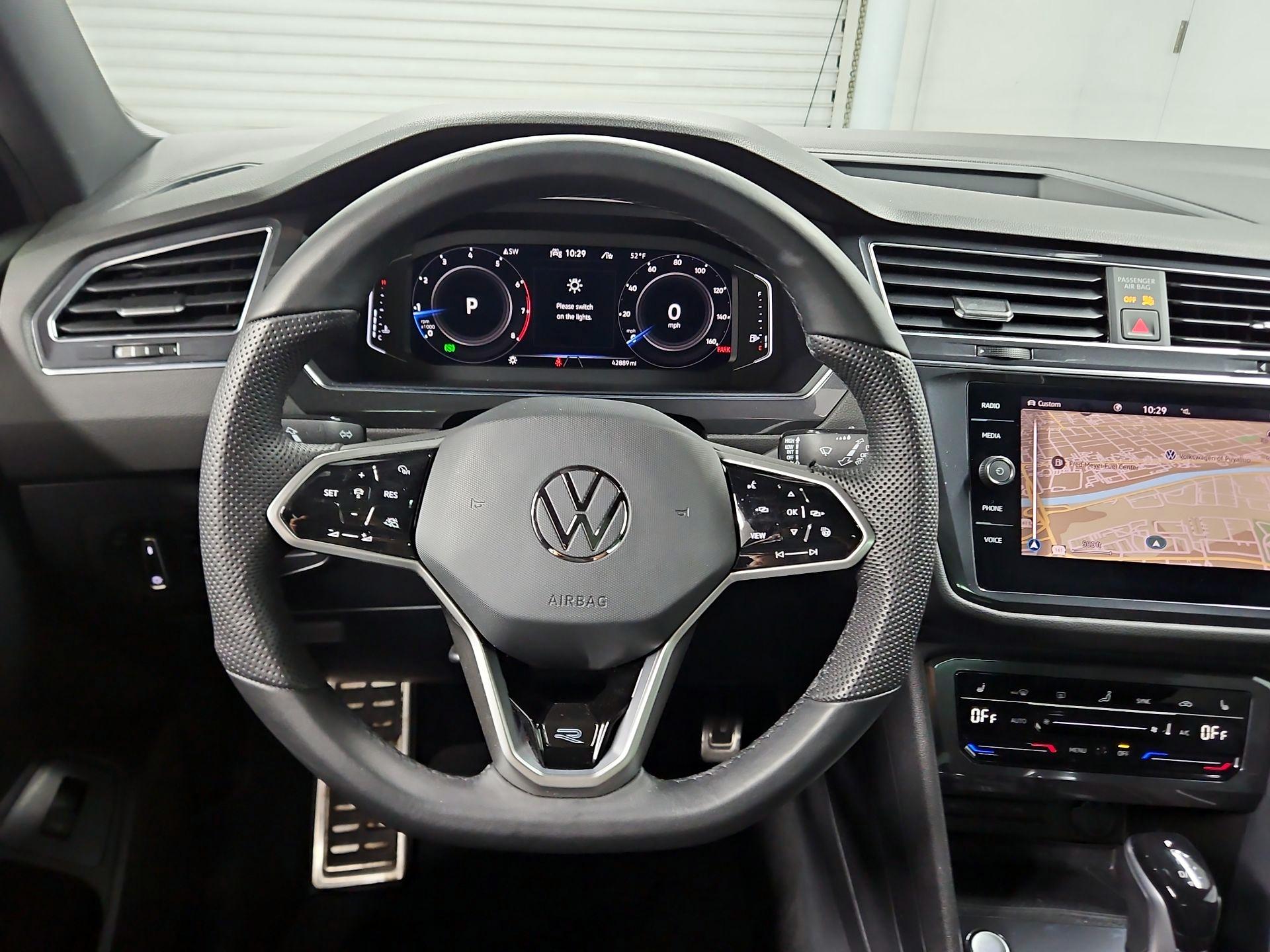 Thumbnail: 2022 Volkswagen Tiguan - 10