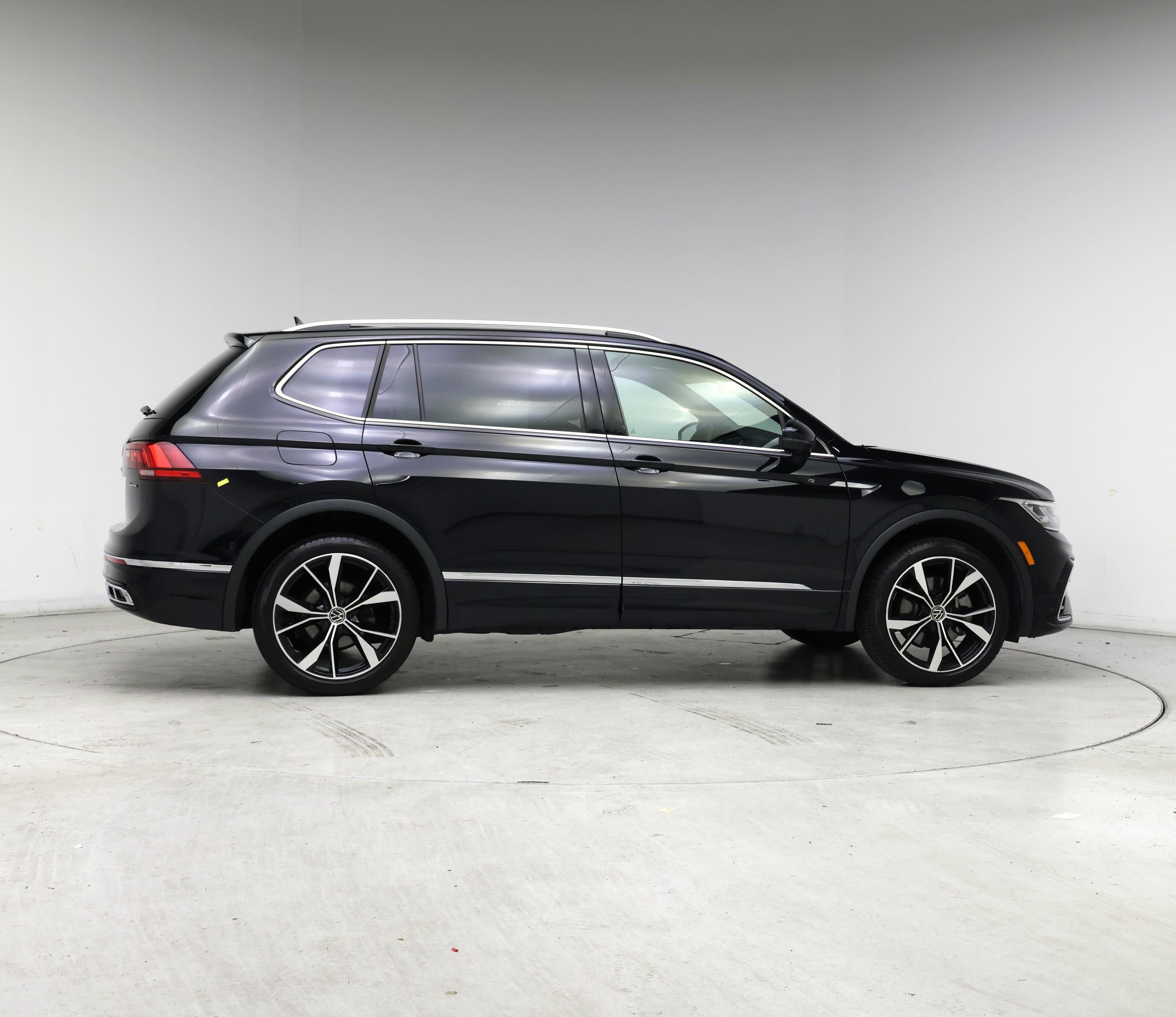 Thumbnail: 2022 Volkswagen Tiguan - 7