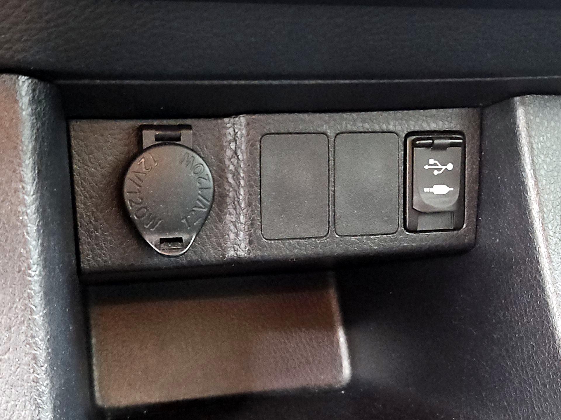 Thumbnail: 2015 Toyota Corolla - 18