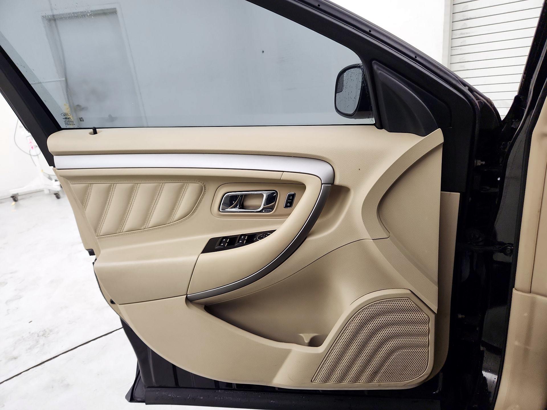 Thumbnail: 2016 Ford Taurus - 12