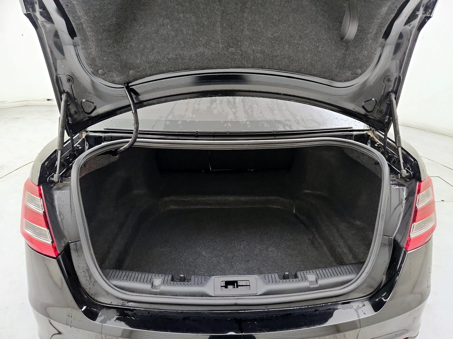 Thumbnail: 2016 Ford Taurus - 20