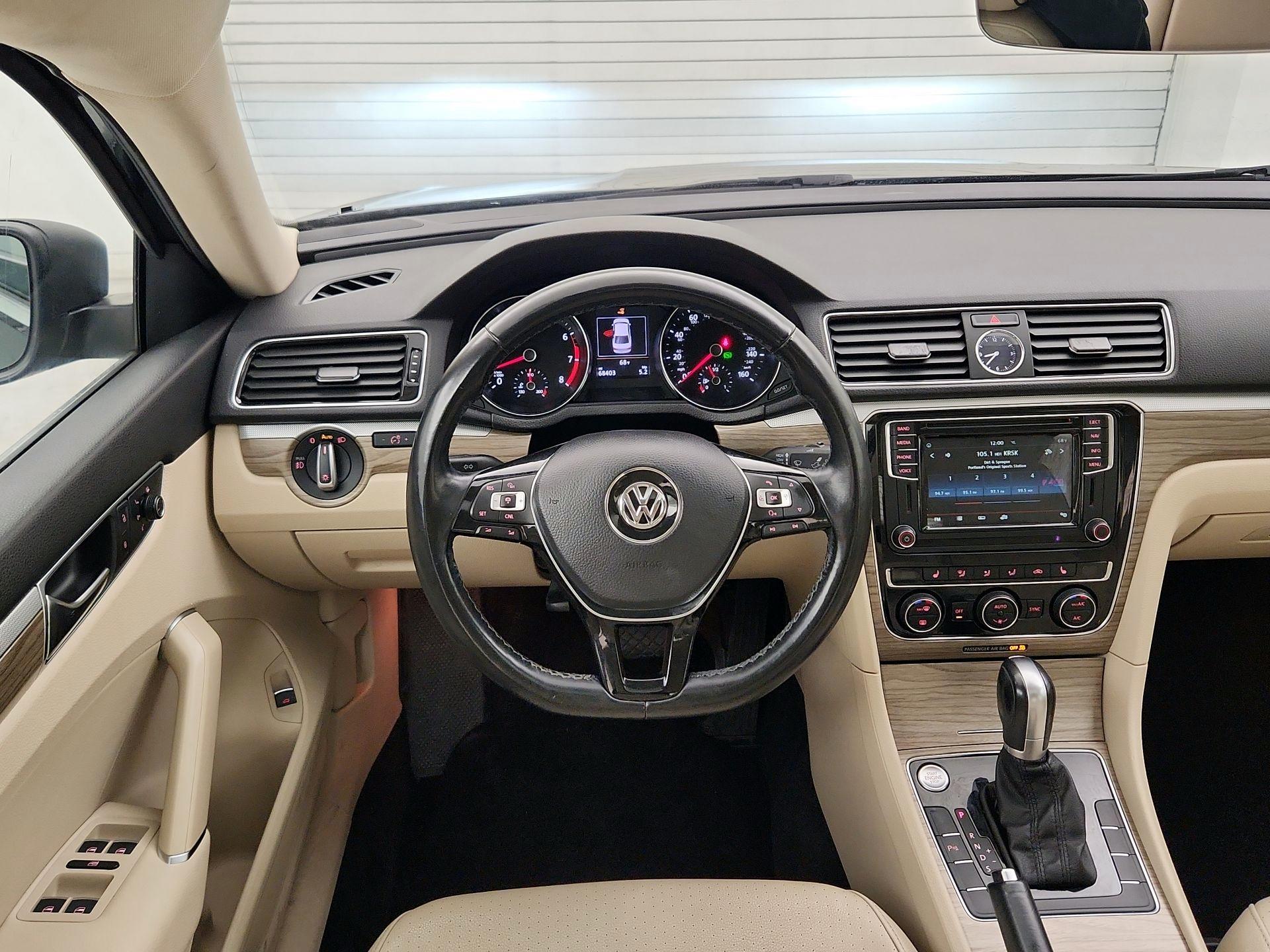 Thumbnail: 2017 Volkswagen Passat - 10