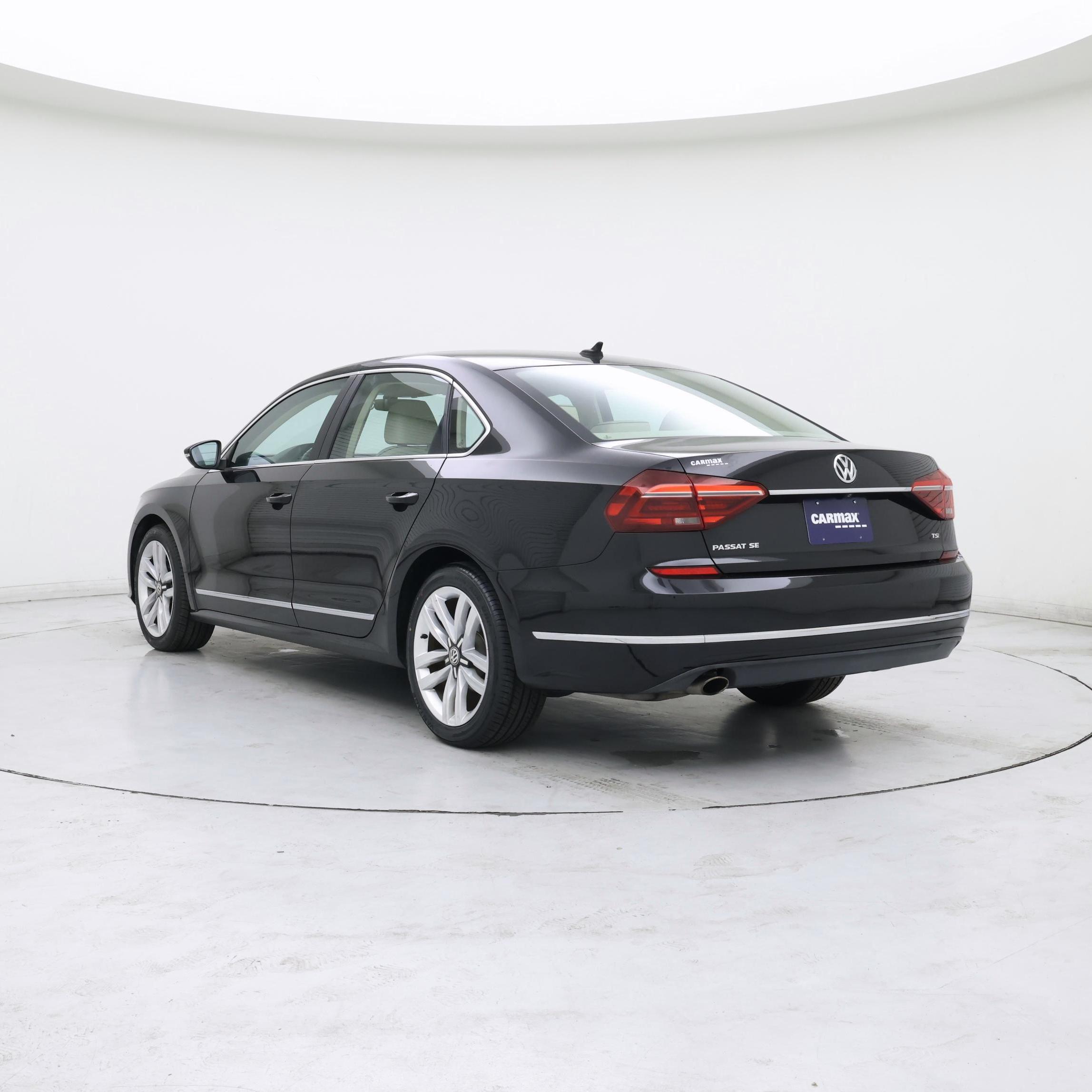 Thumbnail: 2017 Volkswagen Passat - 2