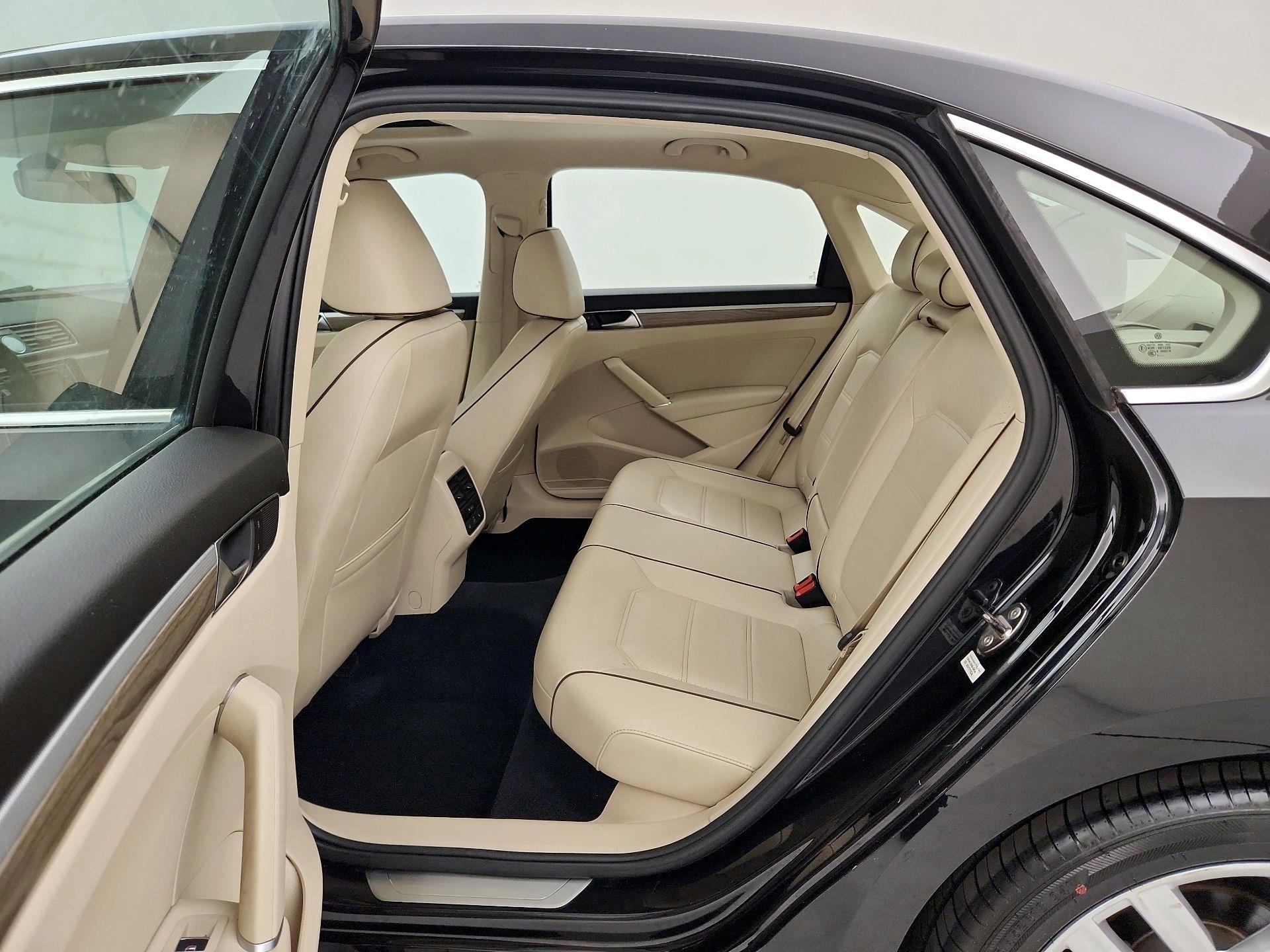 Thumbnail: 2017 Volkswagen Passat - 20