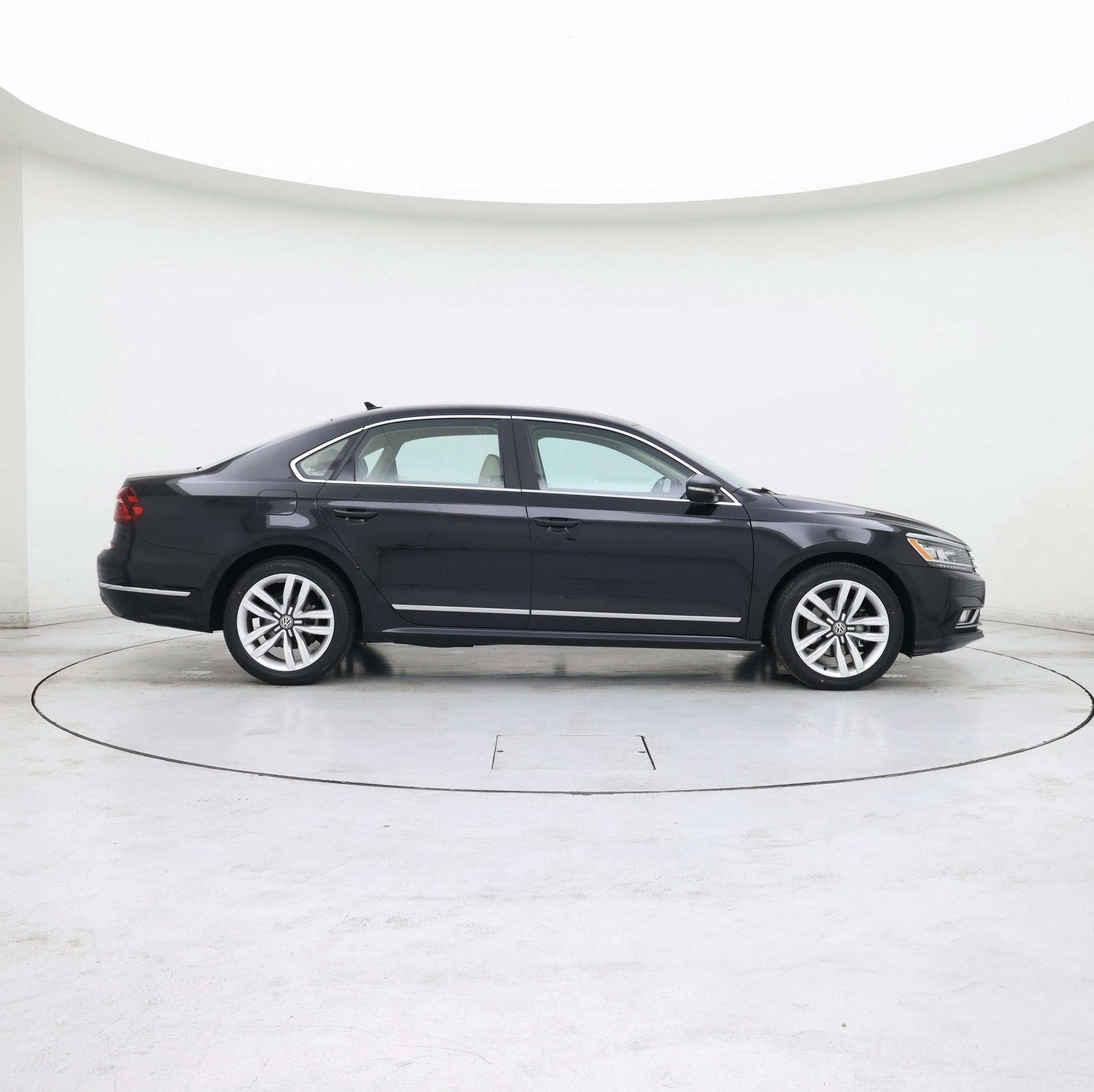 Thumbnail: 2017 Volkswagen Passat - 7