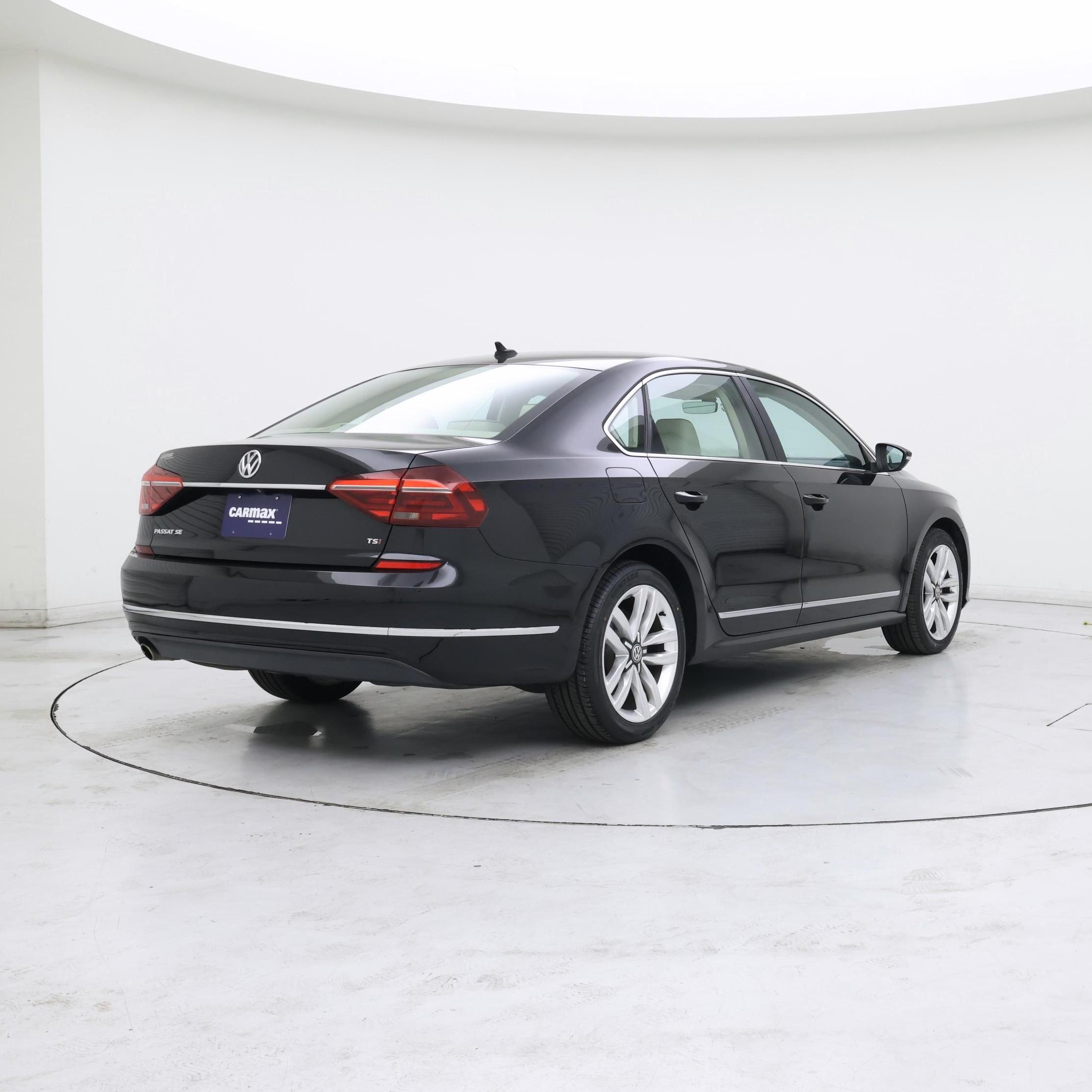 Thumbnail: 2017 Volkswagen Passat - 8