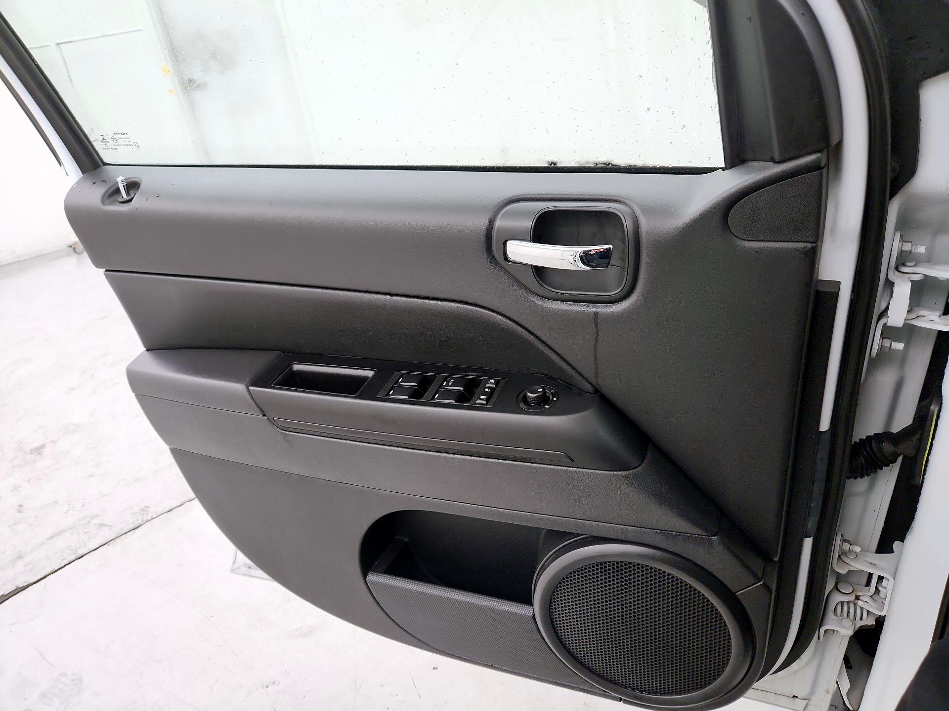 Thumbnail: 2016 Jeep Compass - 12