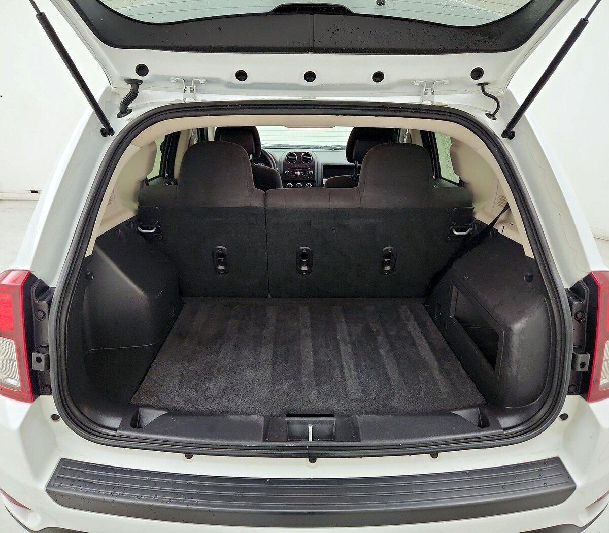 Trunk/Cargo (Seats Up)