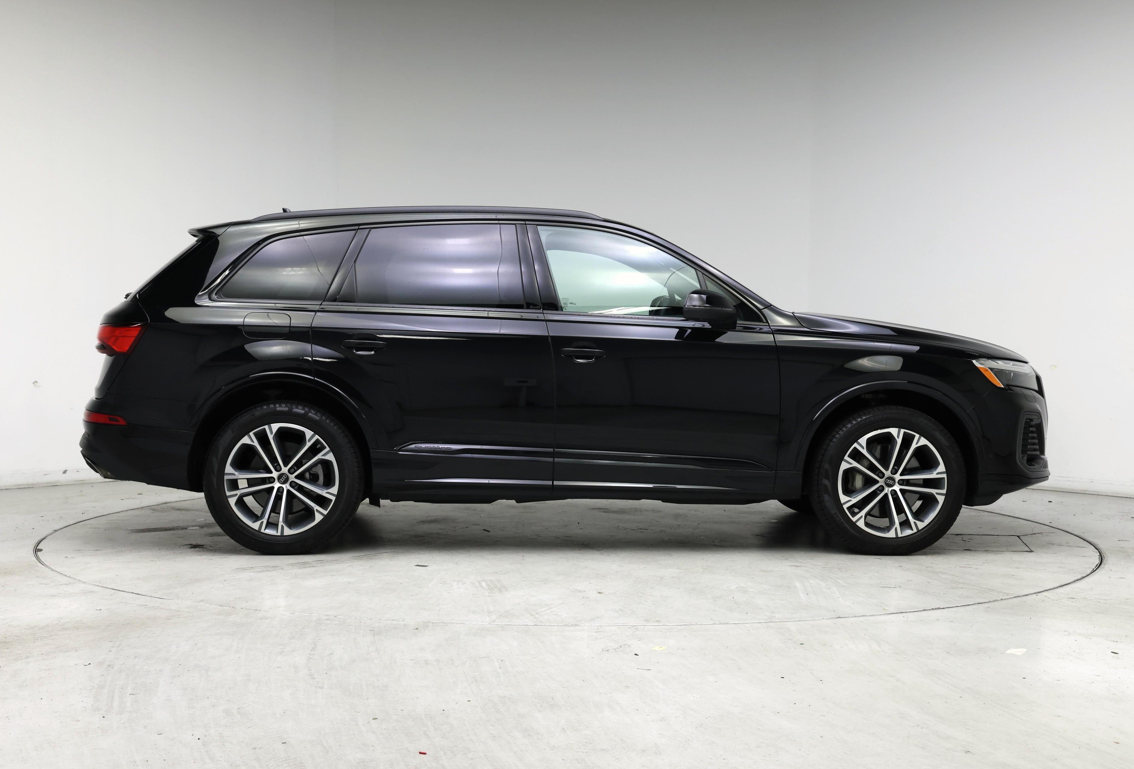 Thumbnail: 2025 Audi Q7 - 7
