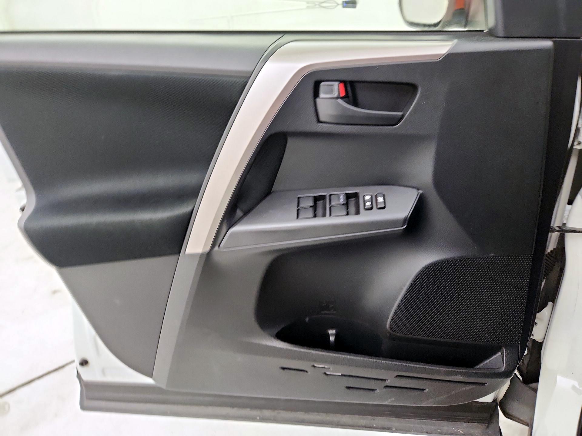 Thumbnail: 2018 Toyota RAV4 - 12