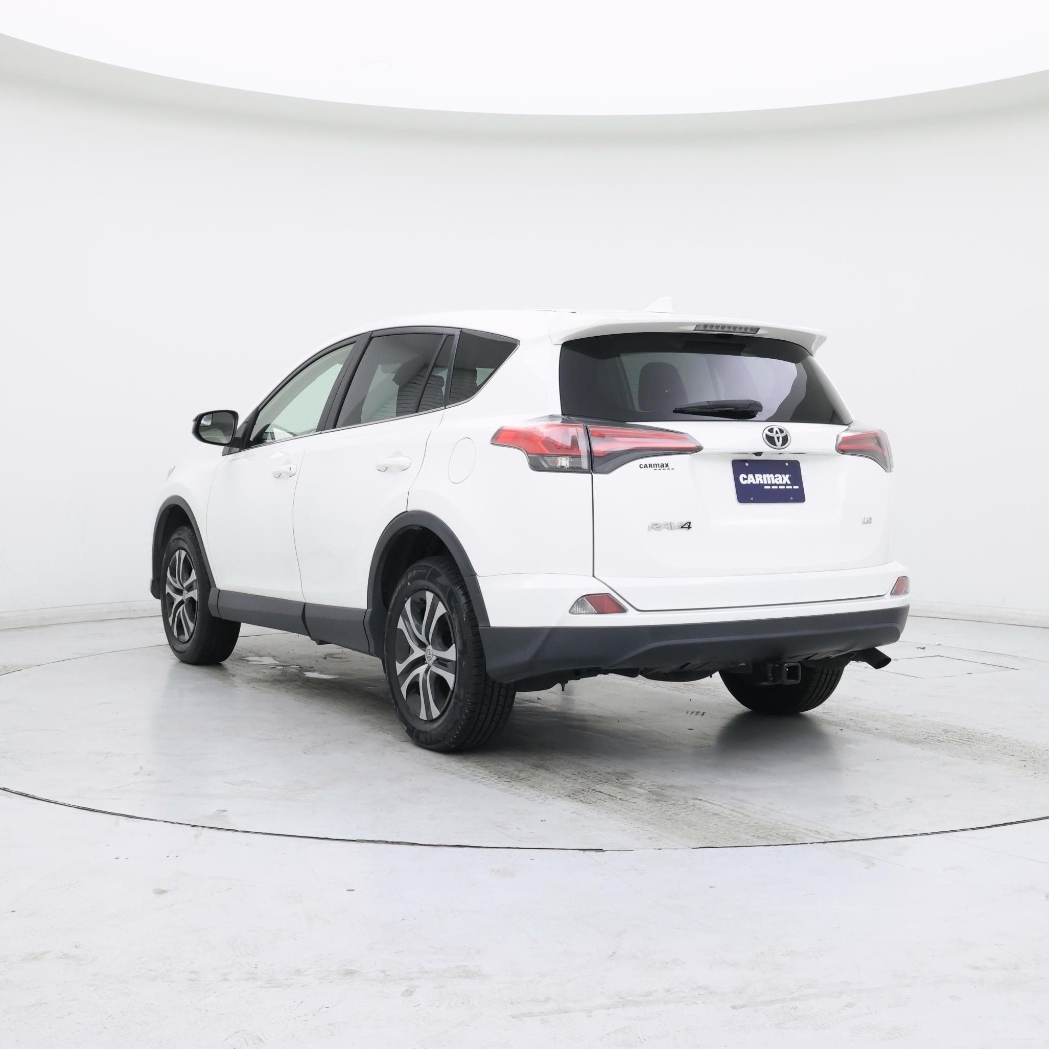 Thumbnail: 2018 Toyota RAV4 - 2