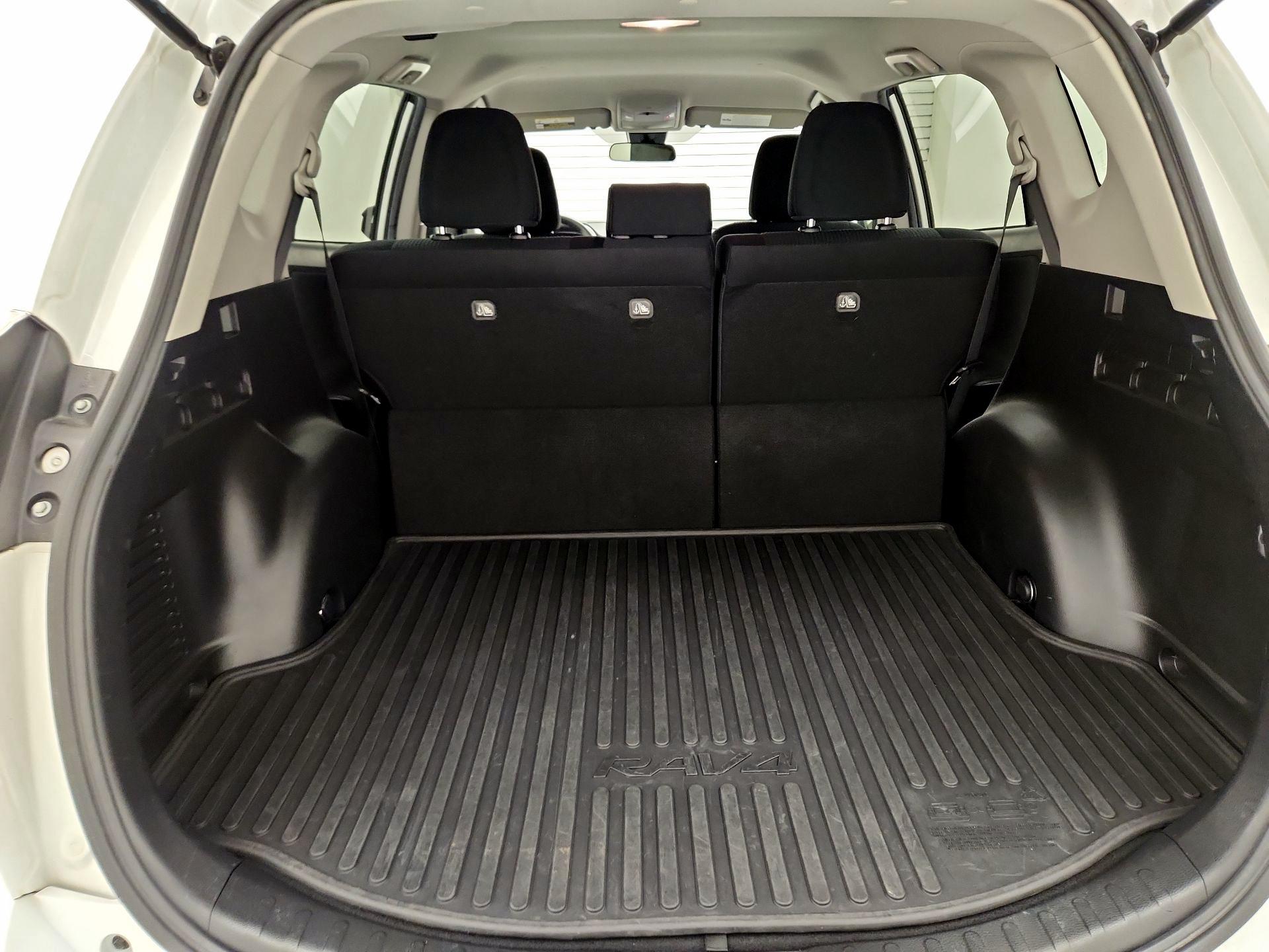 Thumbnail: 2018 Toyota RAV4 - 20