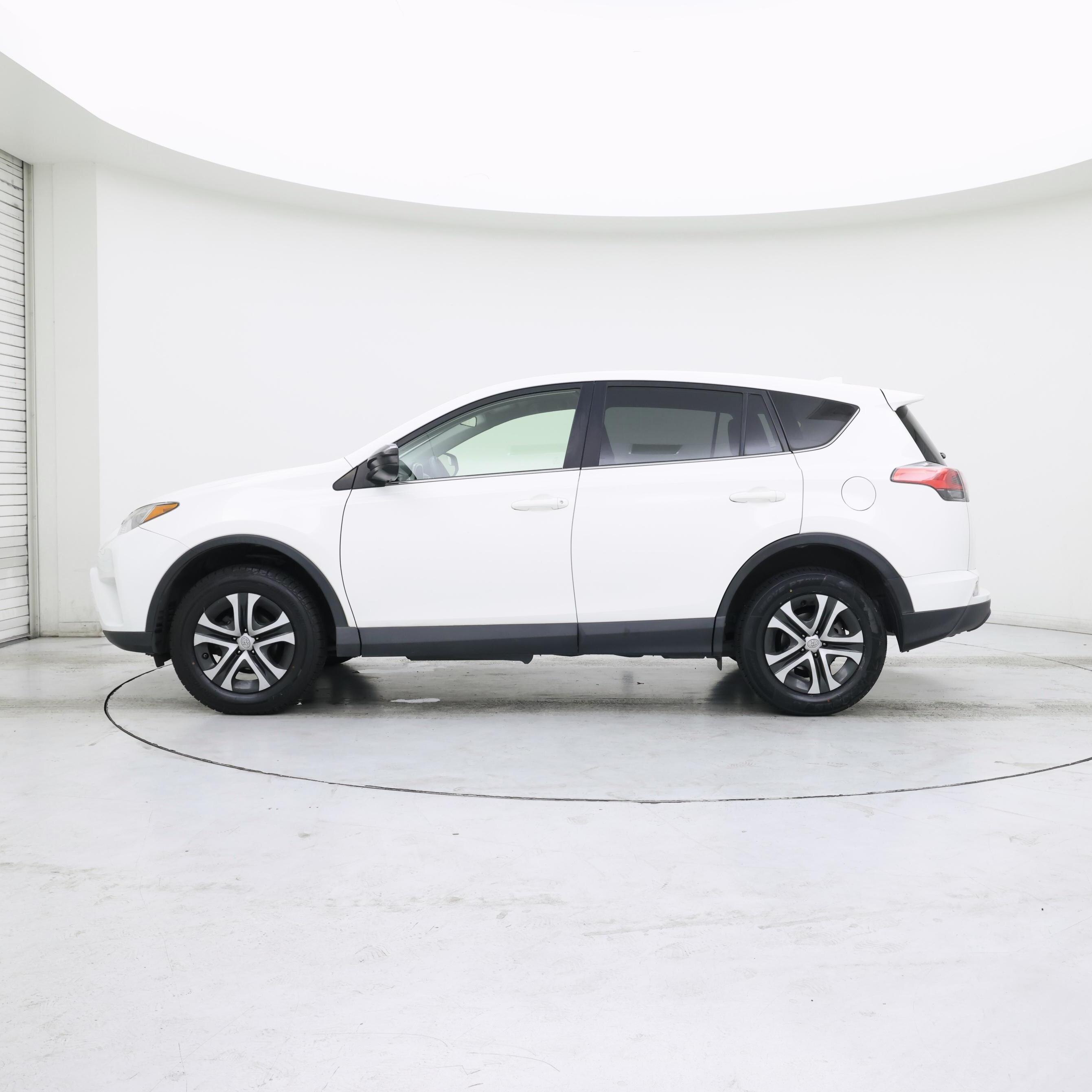 Thumbnail: 2018 Toyota RAV4 - 3