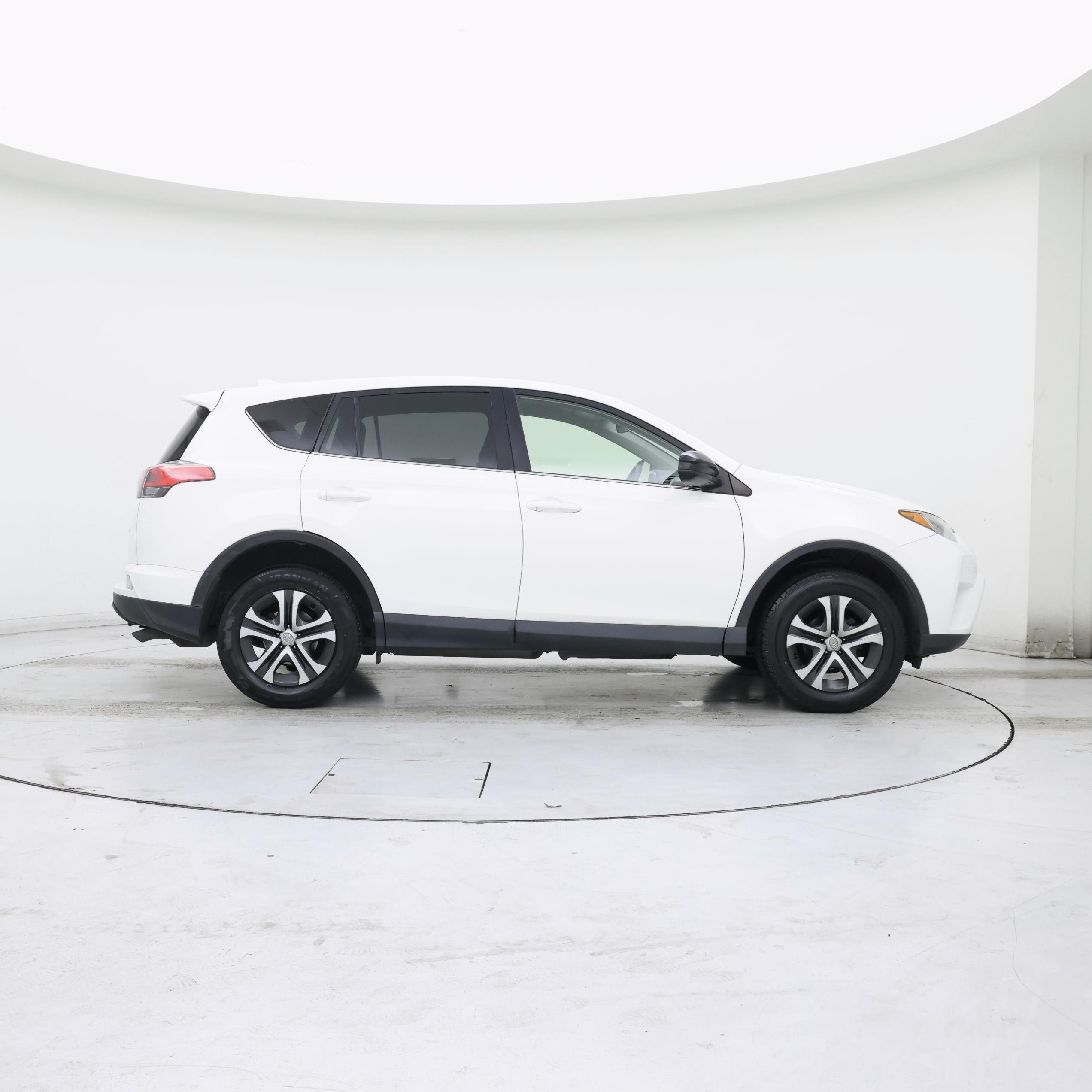 Thumbnail: 2018 Toyota RAV4 - 7