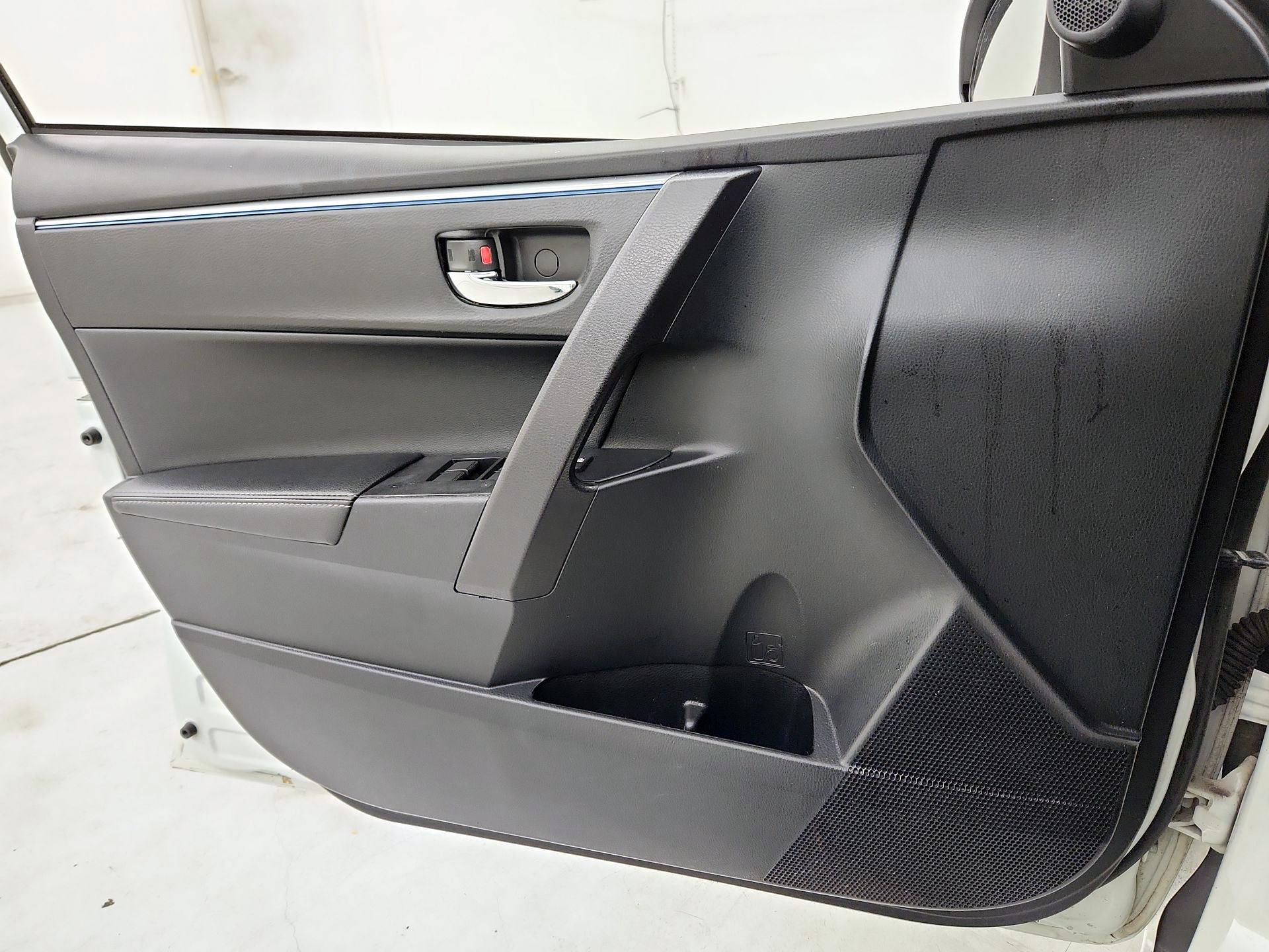 Thumbnail: 2015 Toyota Corolla - 12