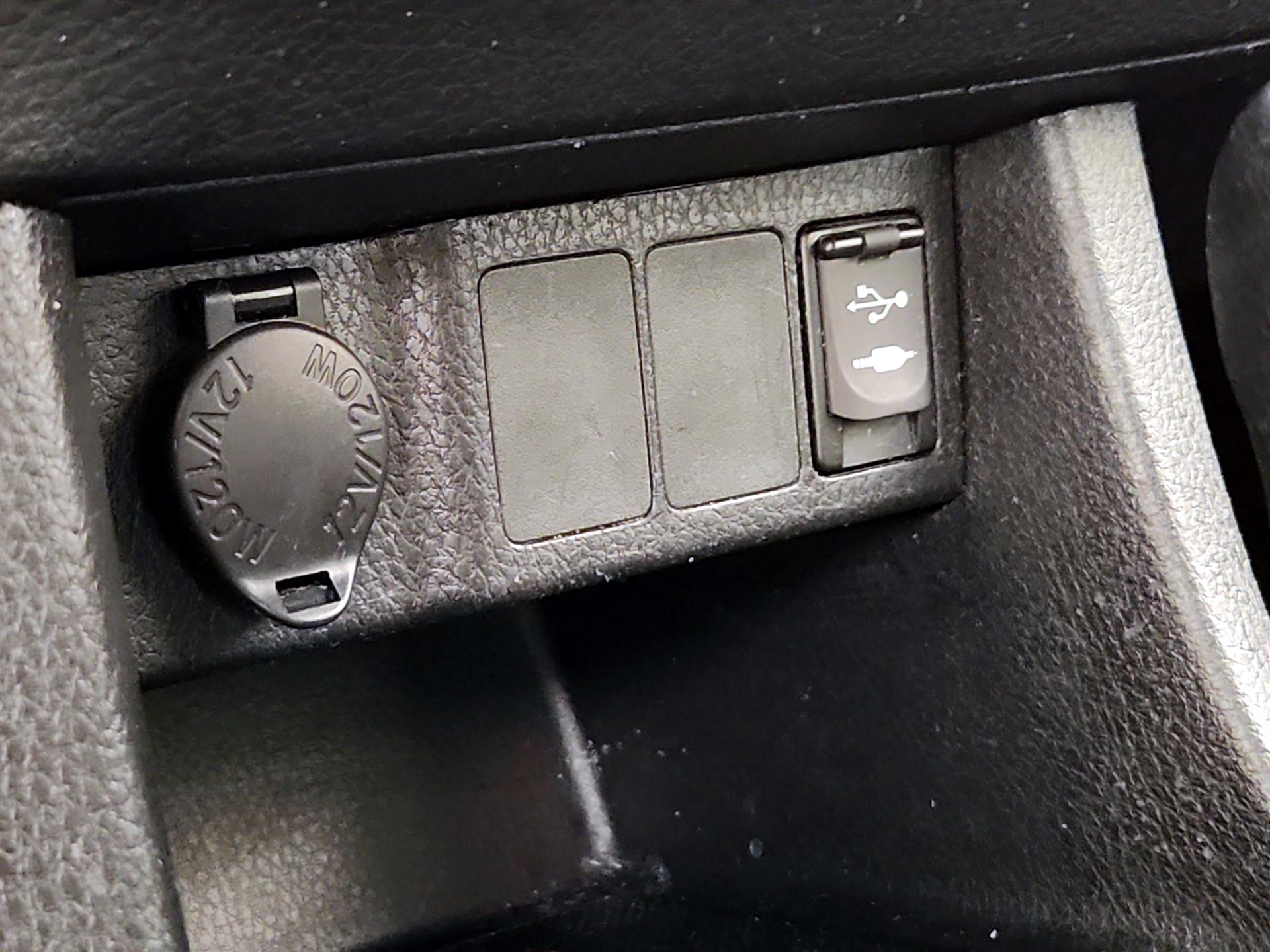Thumbnail: 2015 Toyota Corolla - 18
