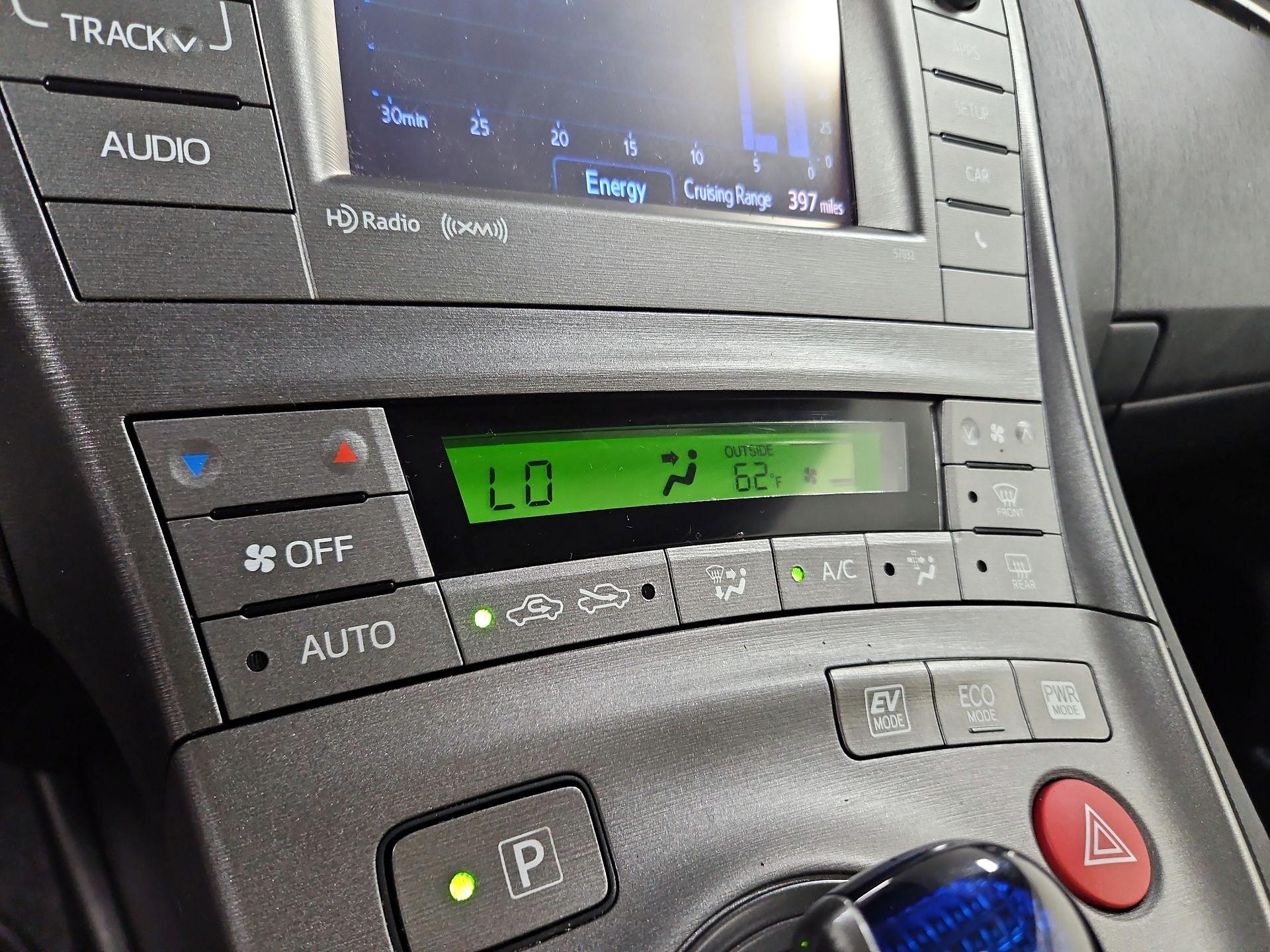 Thumbnail: 2015 Toyota Prius - 16