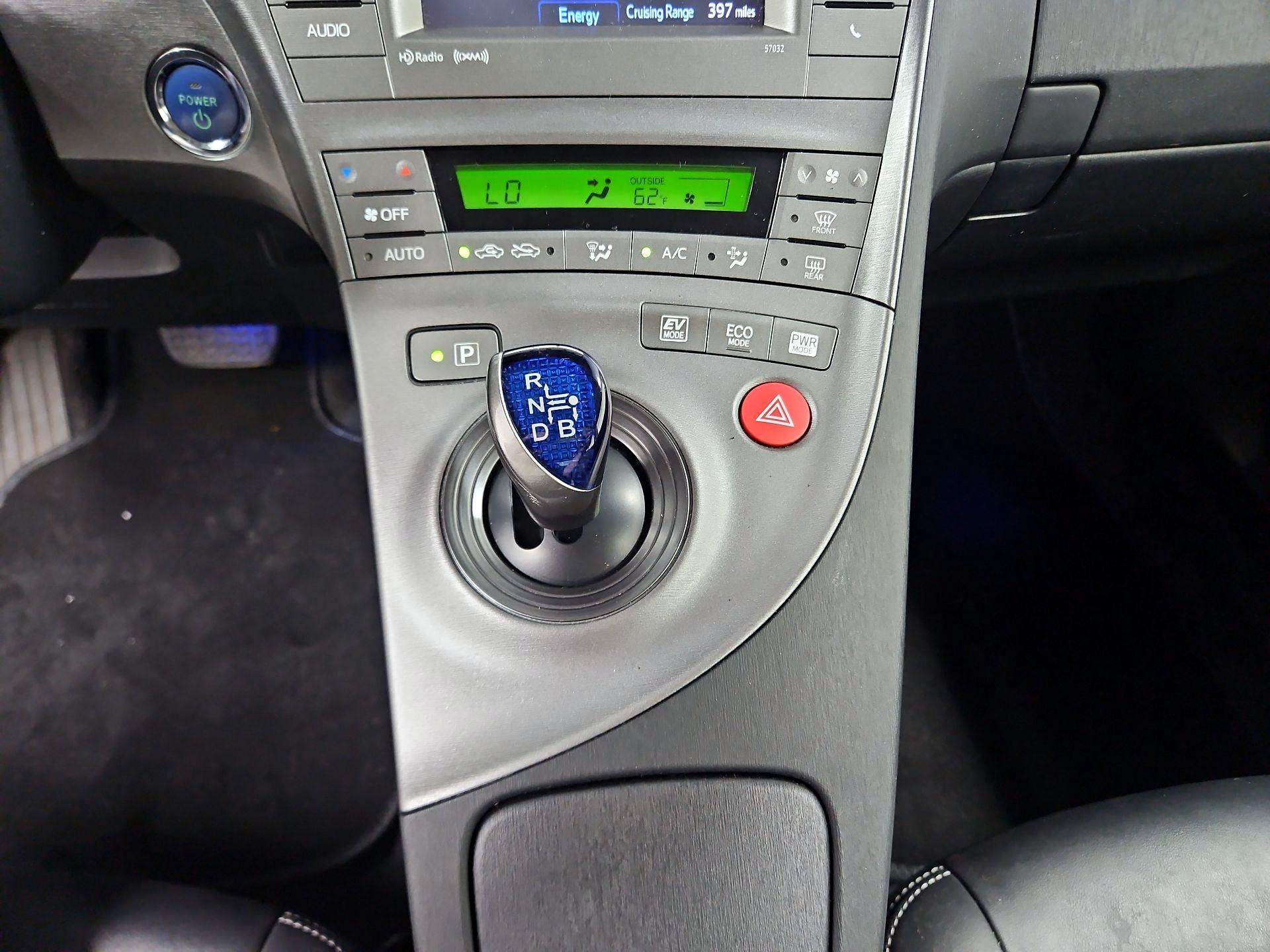 Thumbnail: 2015 Toyota Prius - 17