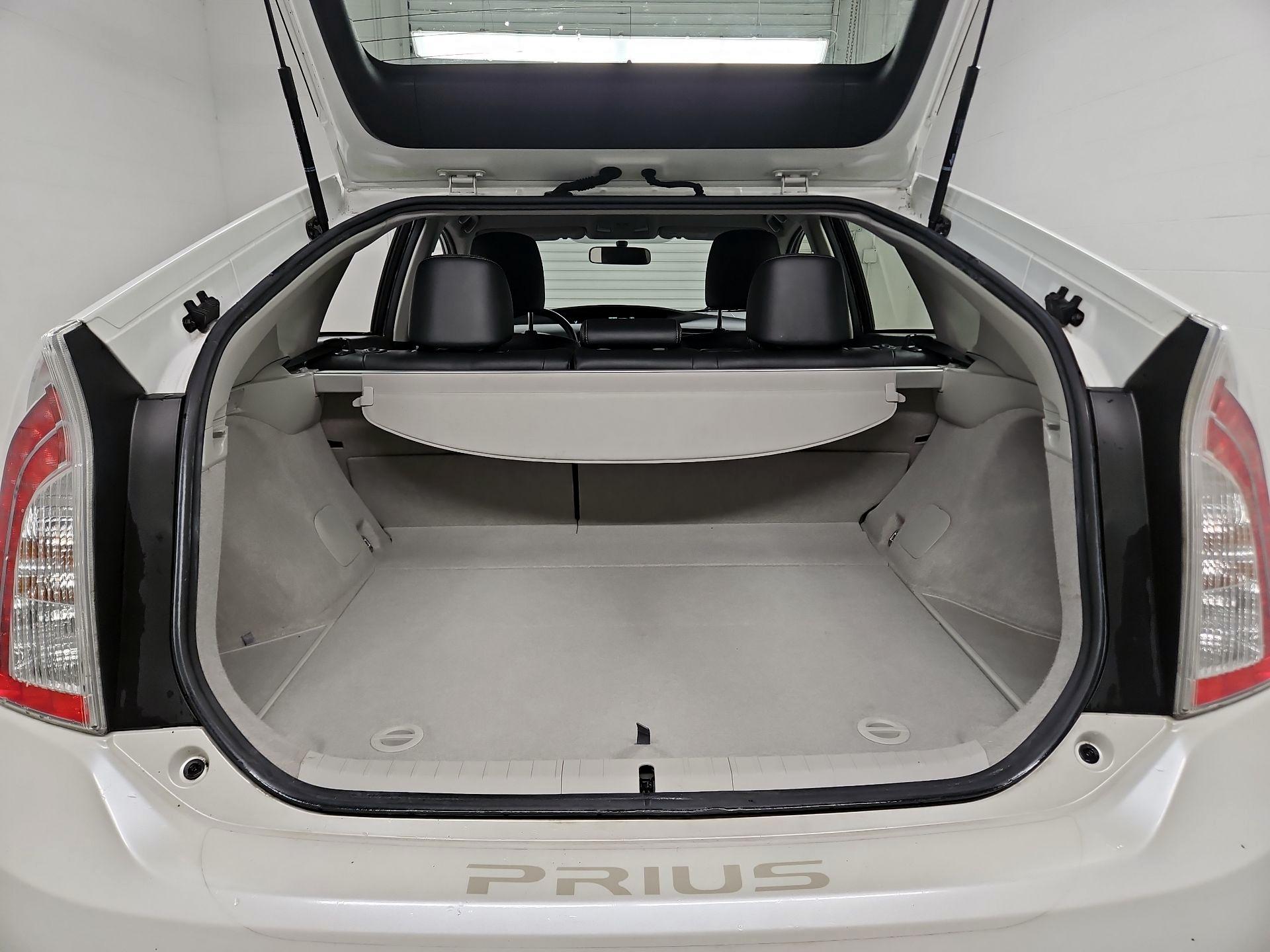 Thumbnail: 2015 Toyota Prius - 20