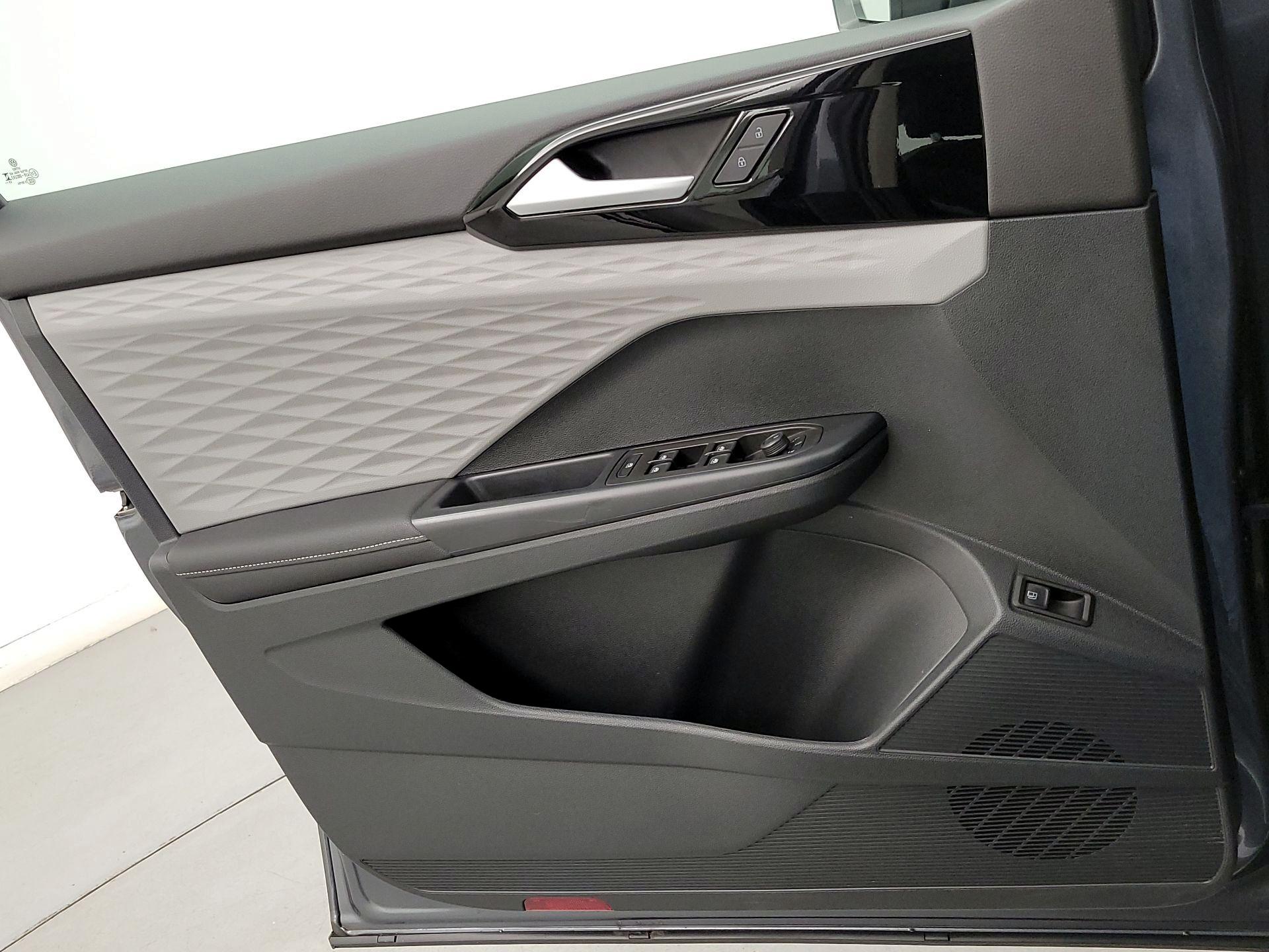 Thumbnail: 2024 Volkswagen Taos - 12