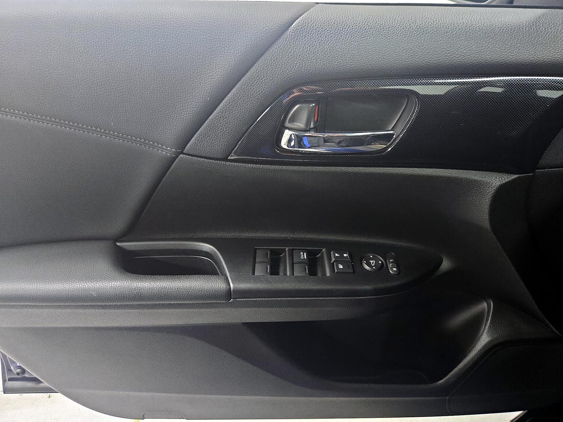 Thumbnail: 2015 Honda Accord - 12