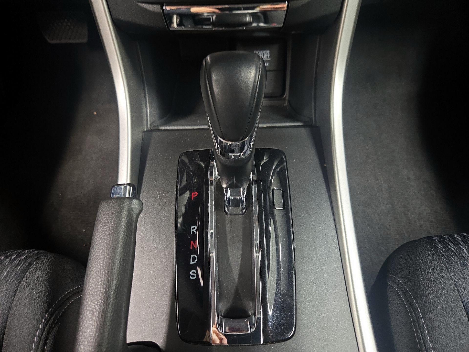 Thumbnail: 2015 Honda Accord - 17