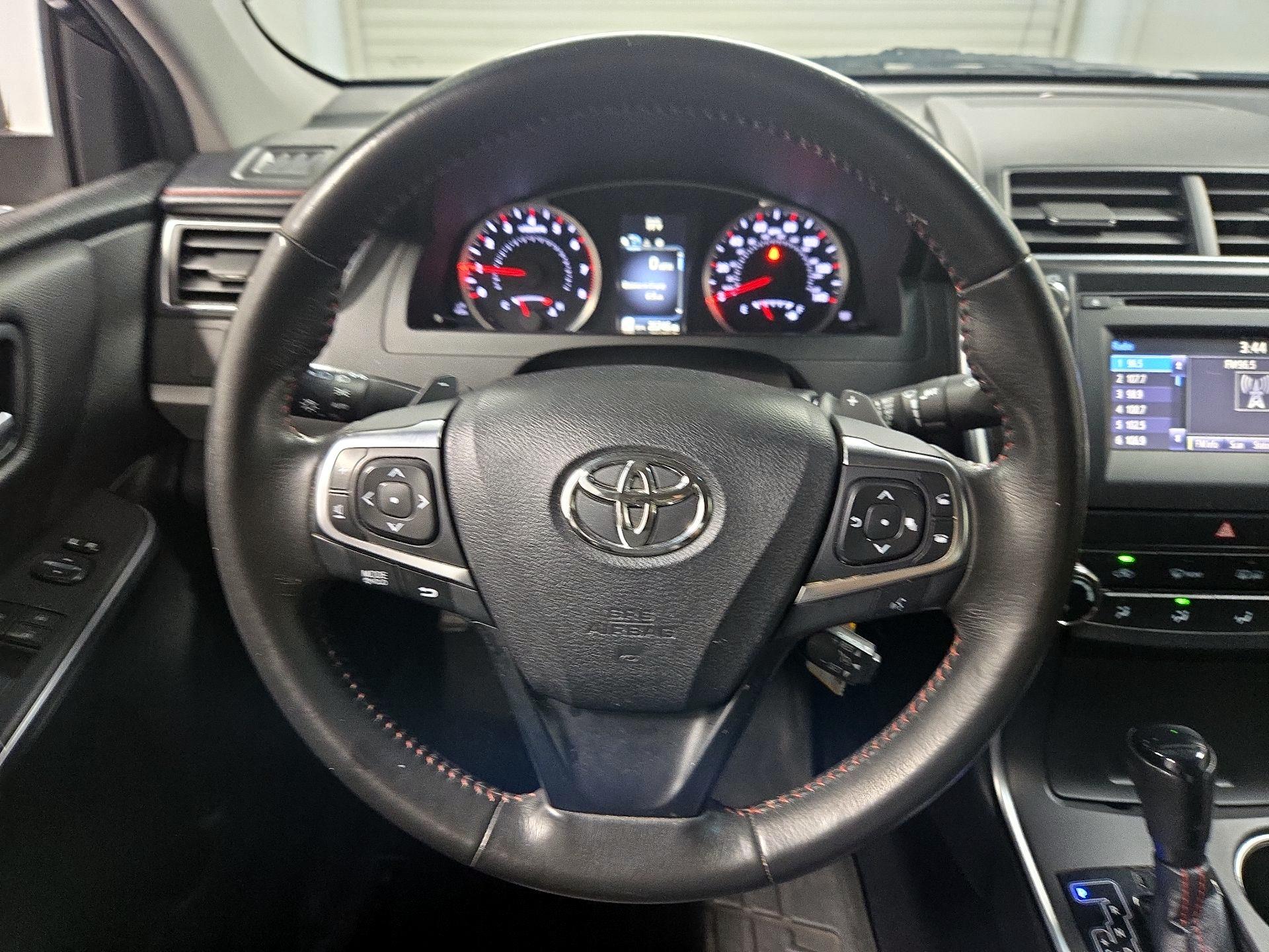 Thumbnail: 2016 Toyota Camry - 10
