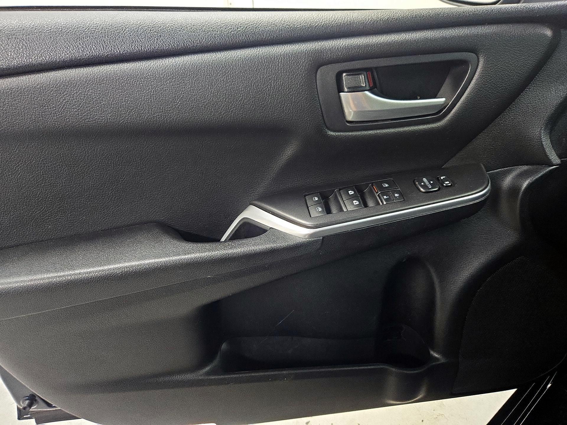 Thumbnail: 2016 Toyota Camry - 12
