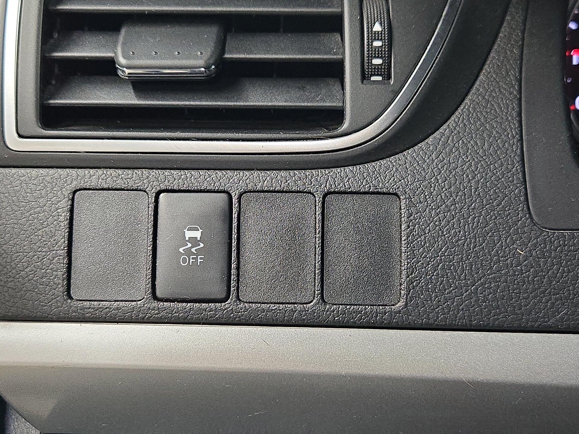 Thumbnail: 2016 Toyota Camry - 13