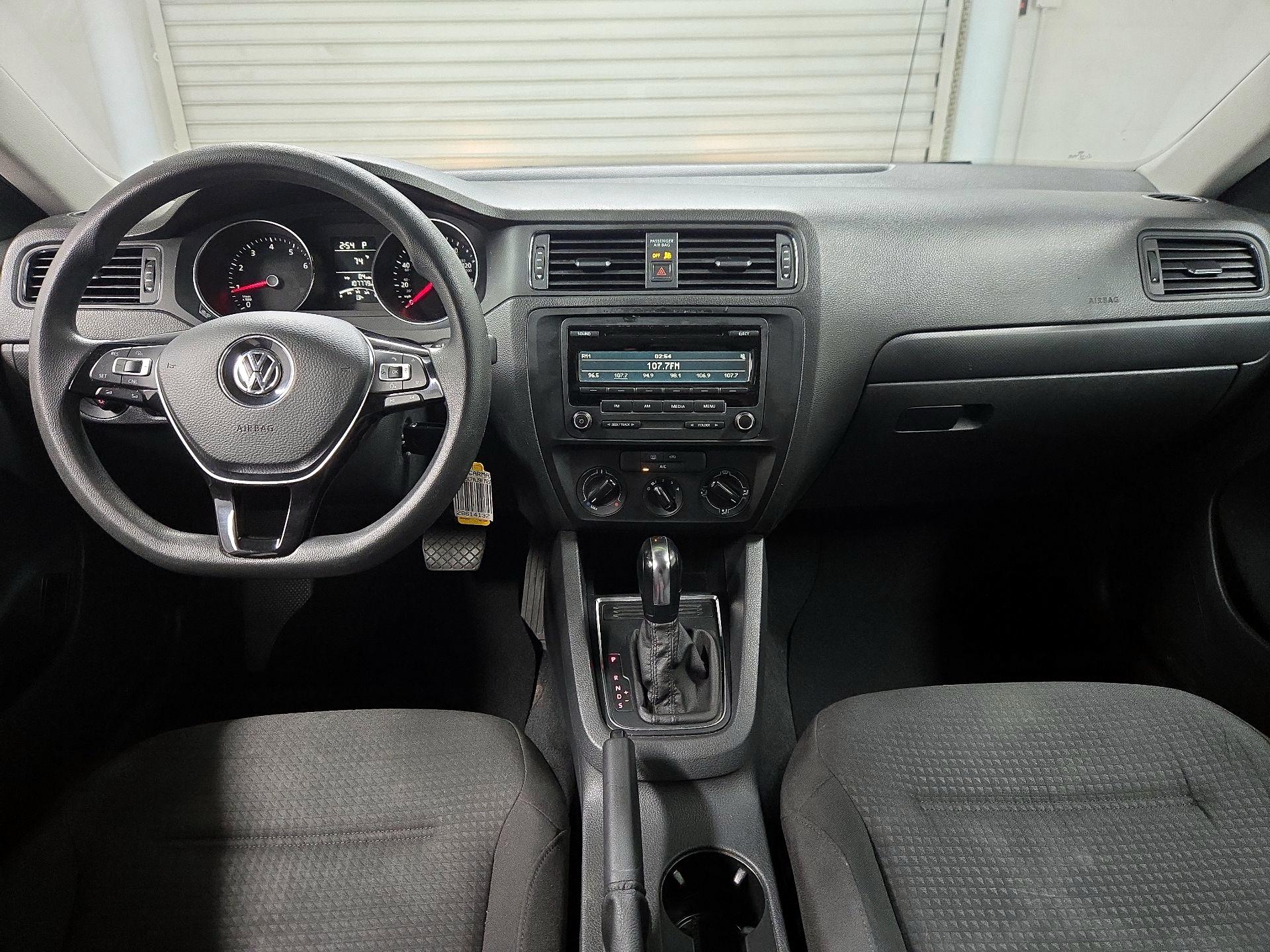 Thumbnail: 2015 Volkswagen Jetta - 9