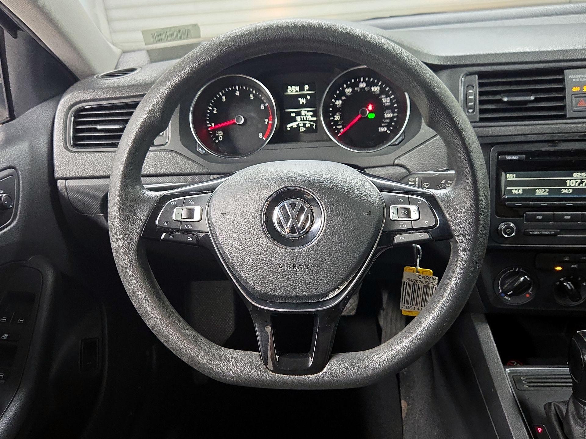 Thumbnail: 2015 Volkswagen Jetta - 10