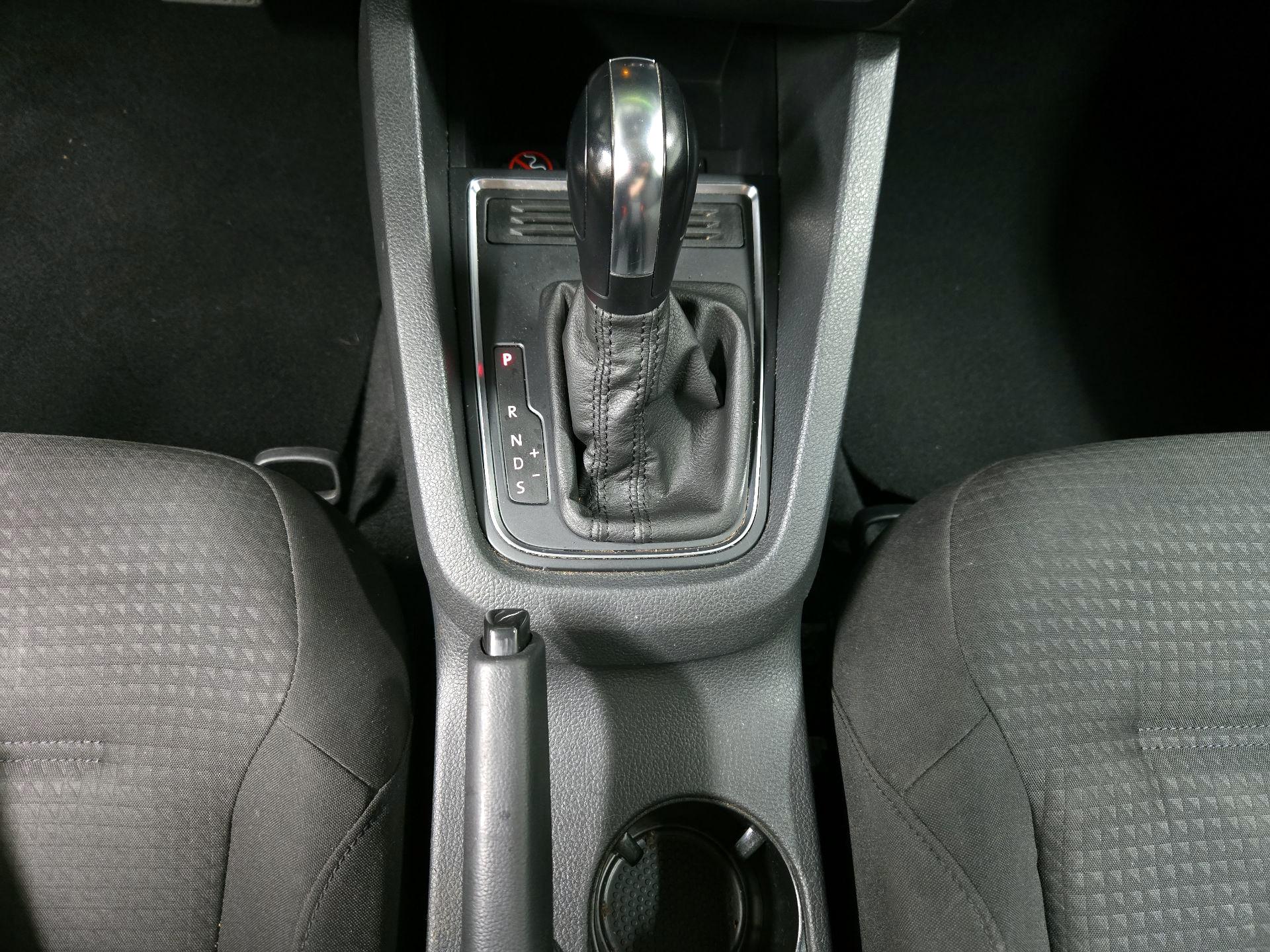 Thumbnail: 2015 Volkswagen Jetta - 16