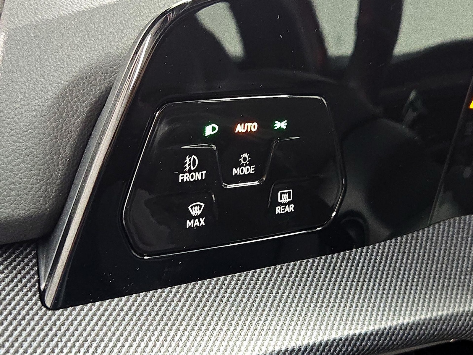 2025 Volkswagen Golf GTI SE - Photo 14