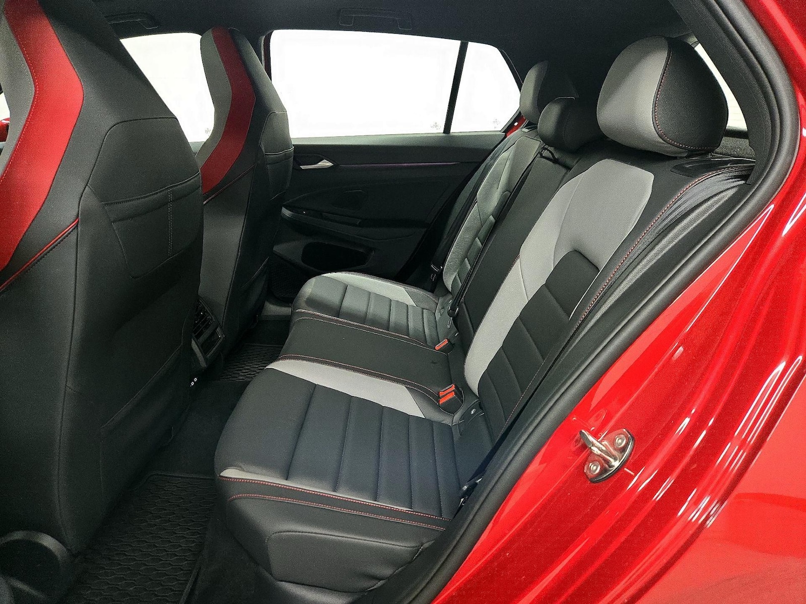 2025 Volkswagen Golf GTI SE - Photo 22
