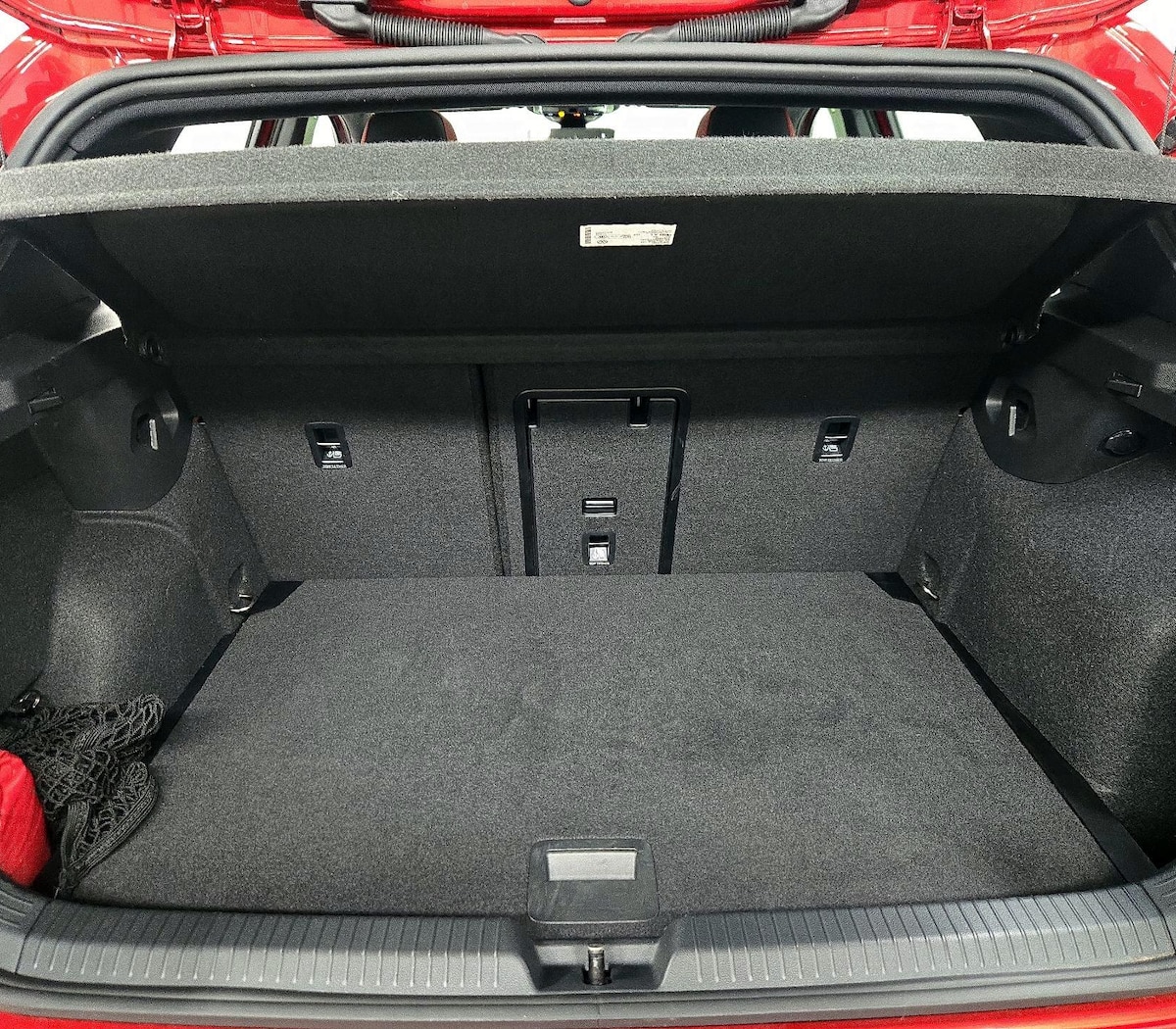 Trunk/Cargo (Seats Up)
