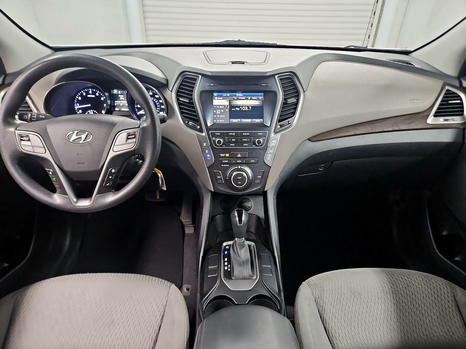 2017 Hyundai Santa Fe SE - Photo 10