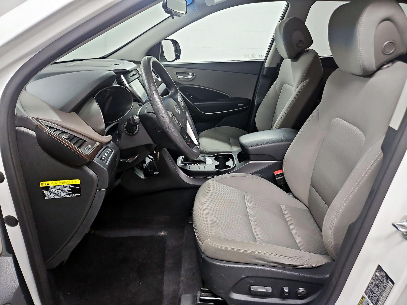 2017 Hyundai Santa Fe SE - Photo 12