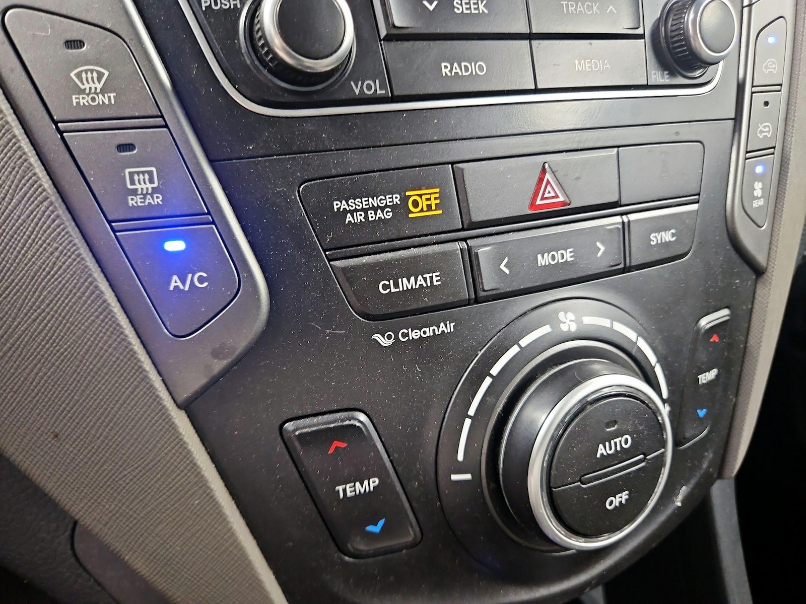 2017 Hyundai Santa Fe SE - Photo 17
