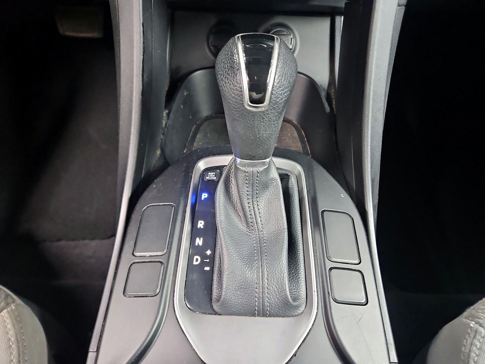 2017 Hyundai Santa Fe SE - Photo 18