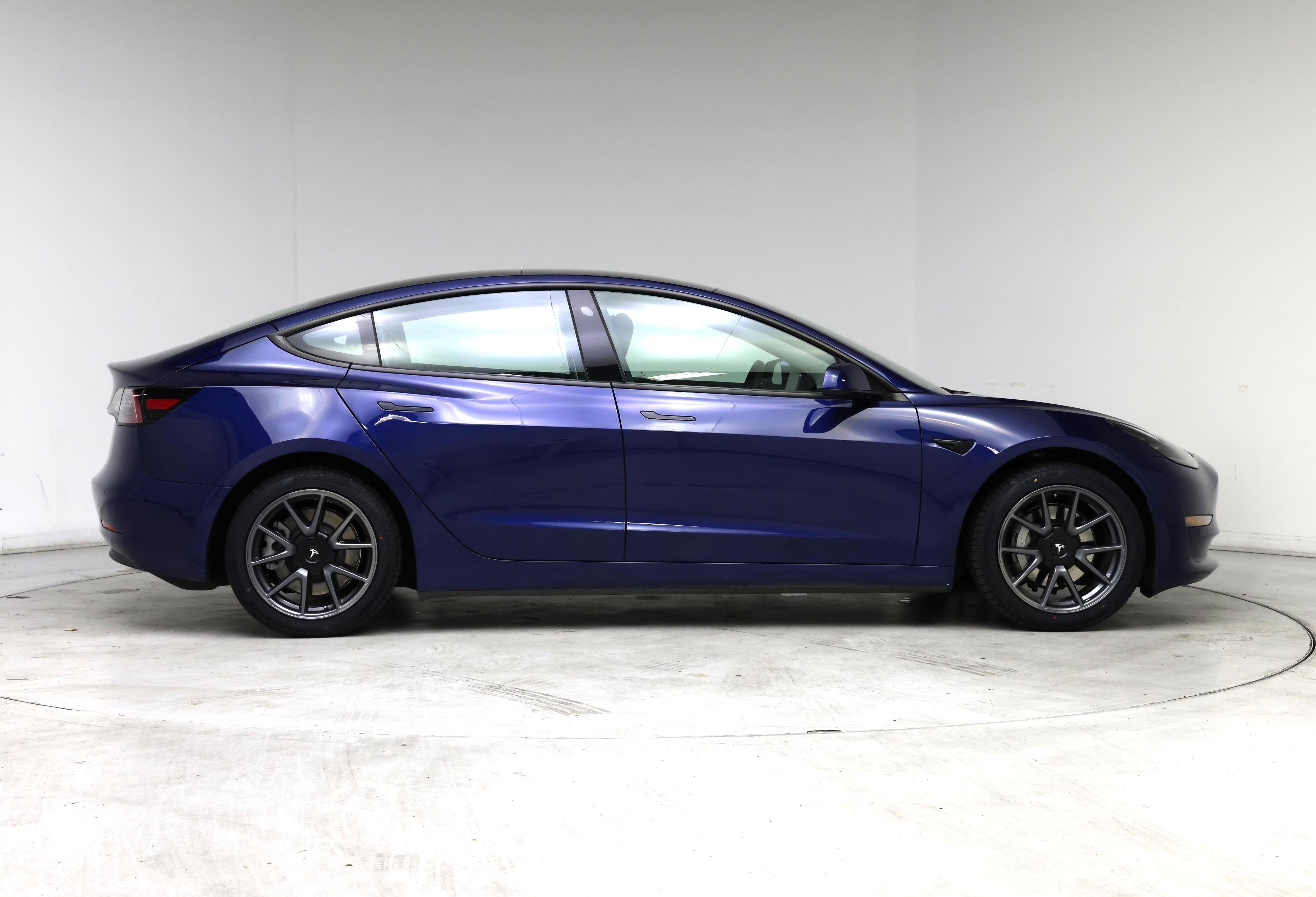 Thumbnail: 2022 Tesla Model 3 - 7