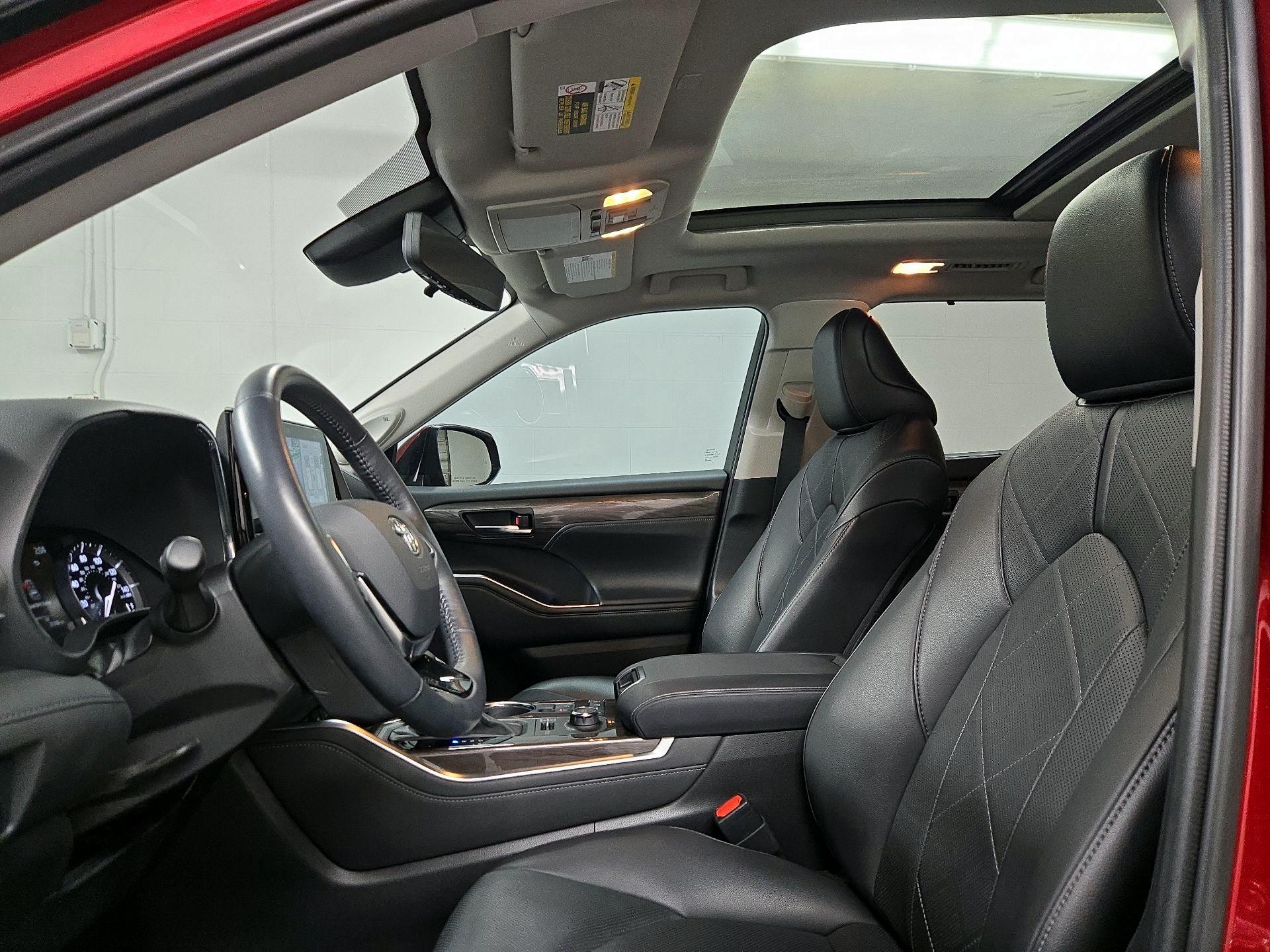 Thumbnail: 2021 Toyota Highlander - 20