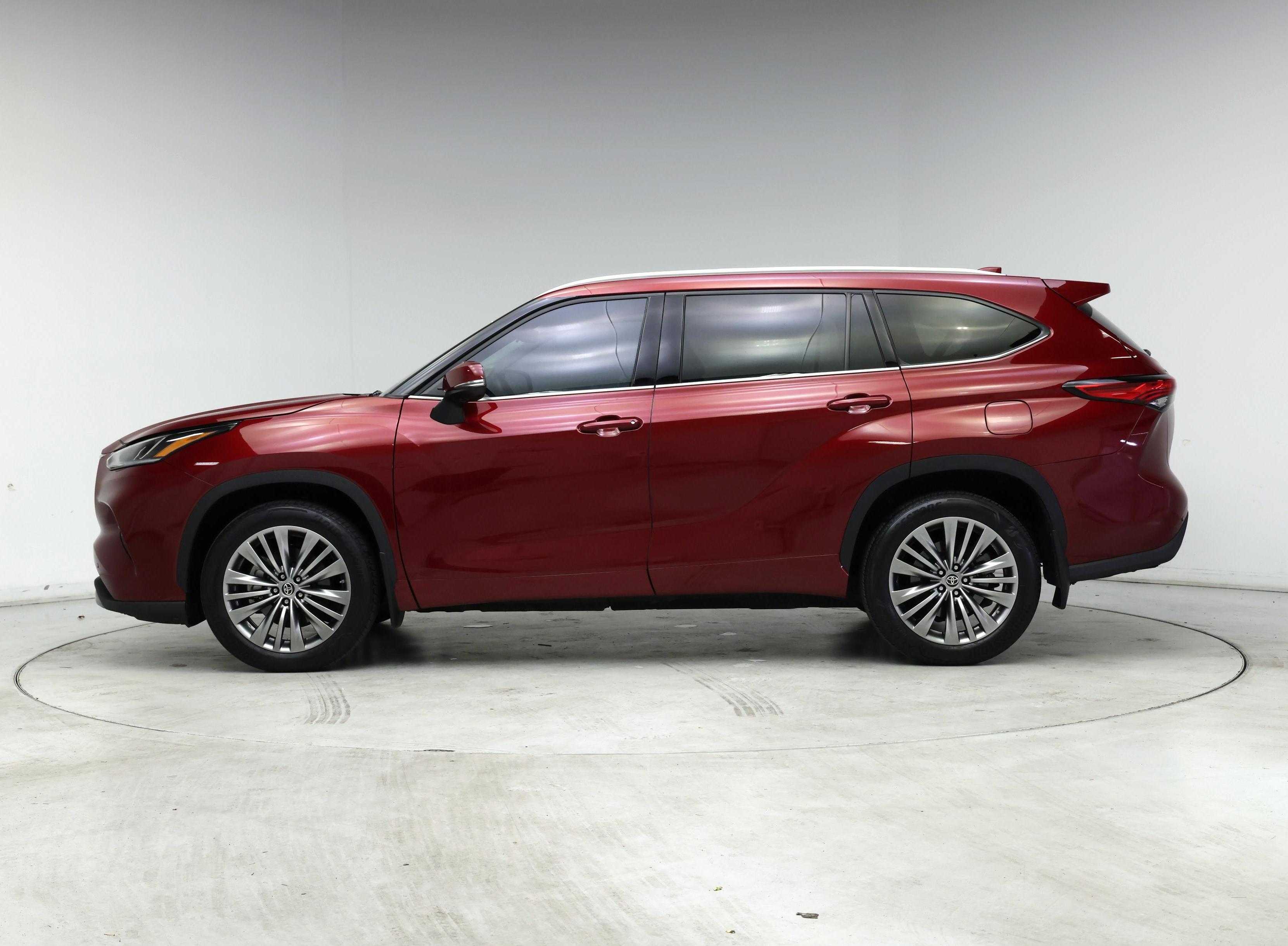 Thumbnail: 2021 Toyota Highlander - 3
